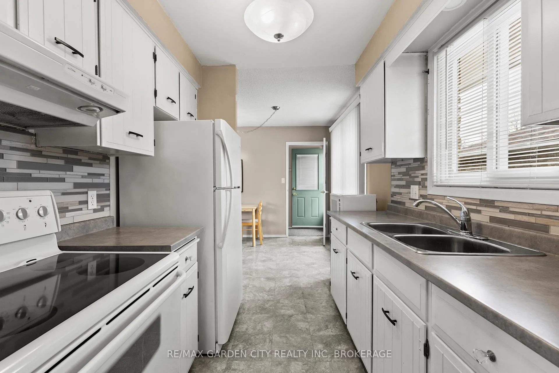 Photo 13 of 18 Thorncliff Drive, St. Catharines, Oakdale — HOMEH
