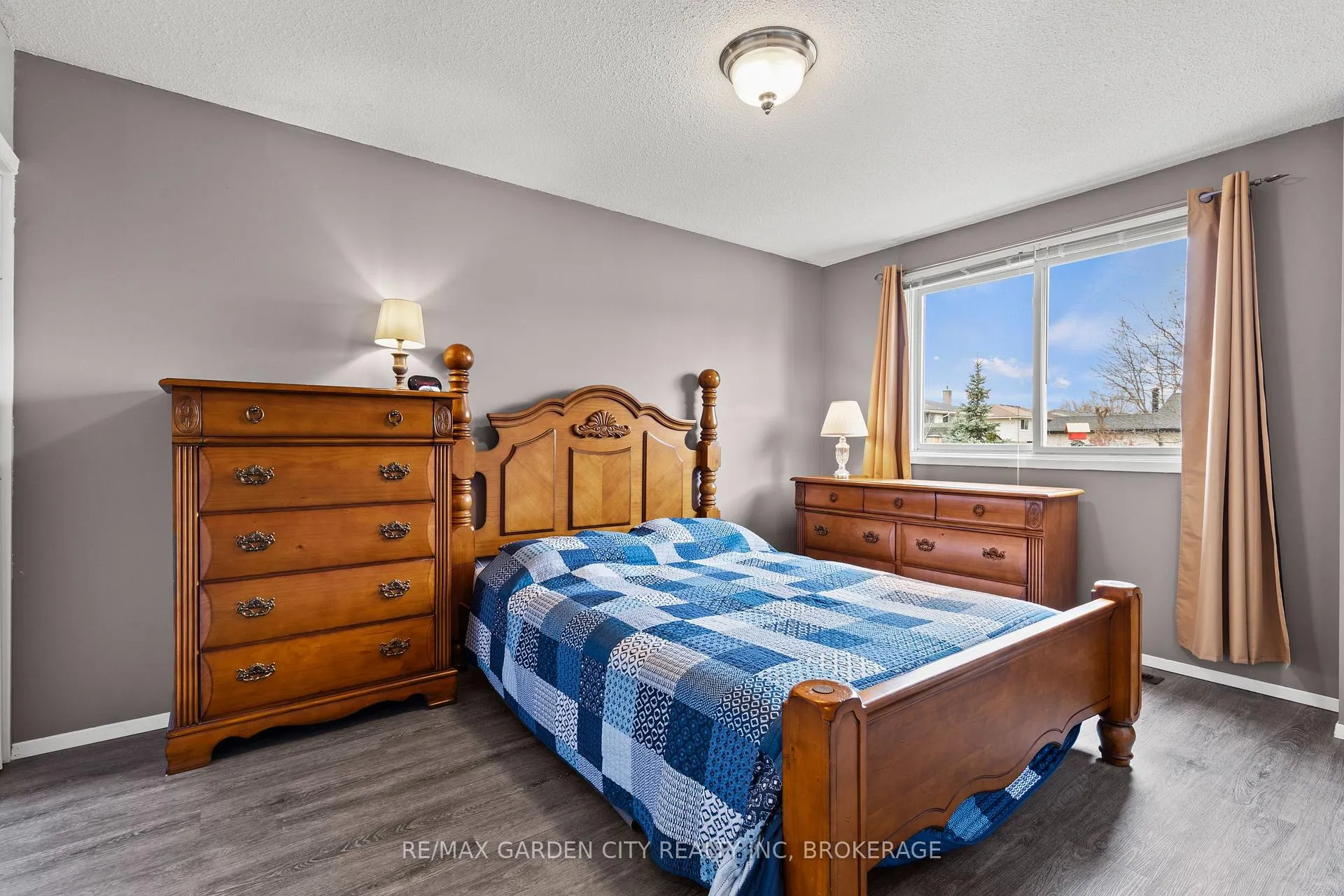 Photo 15 of 18 Thorncliff Drive, St. Catharines, Oakdale — HOMEH