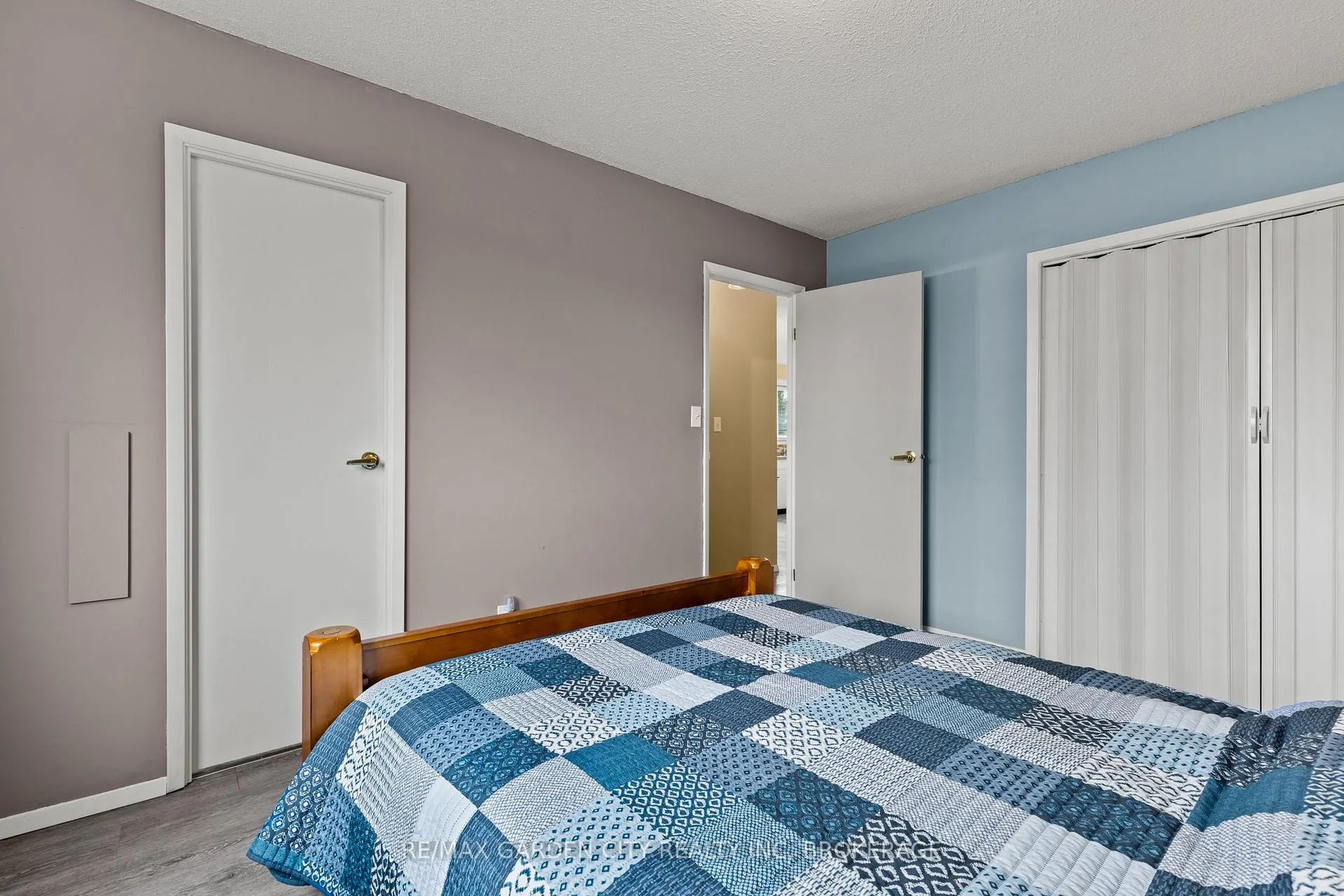 Photo 16 of 18 Thorncliff Drive, St. Catharines, Oakdale — HOMEH