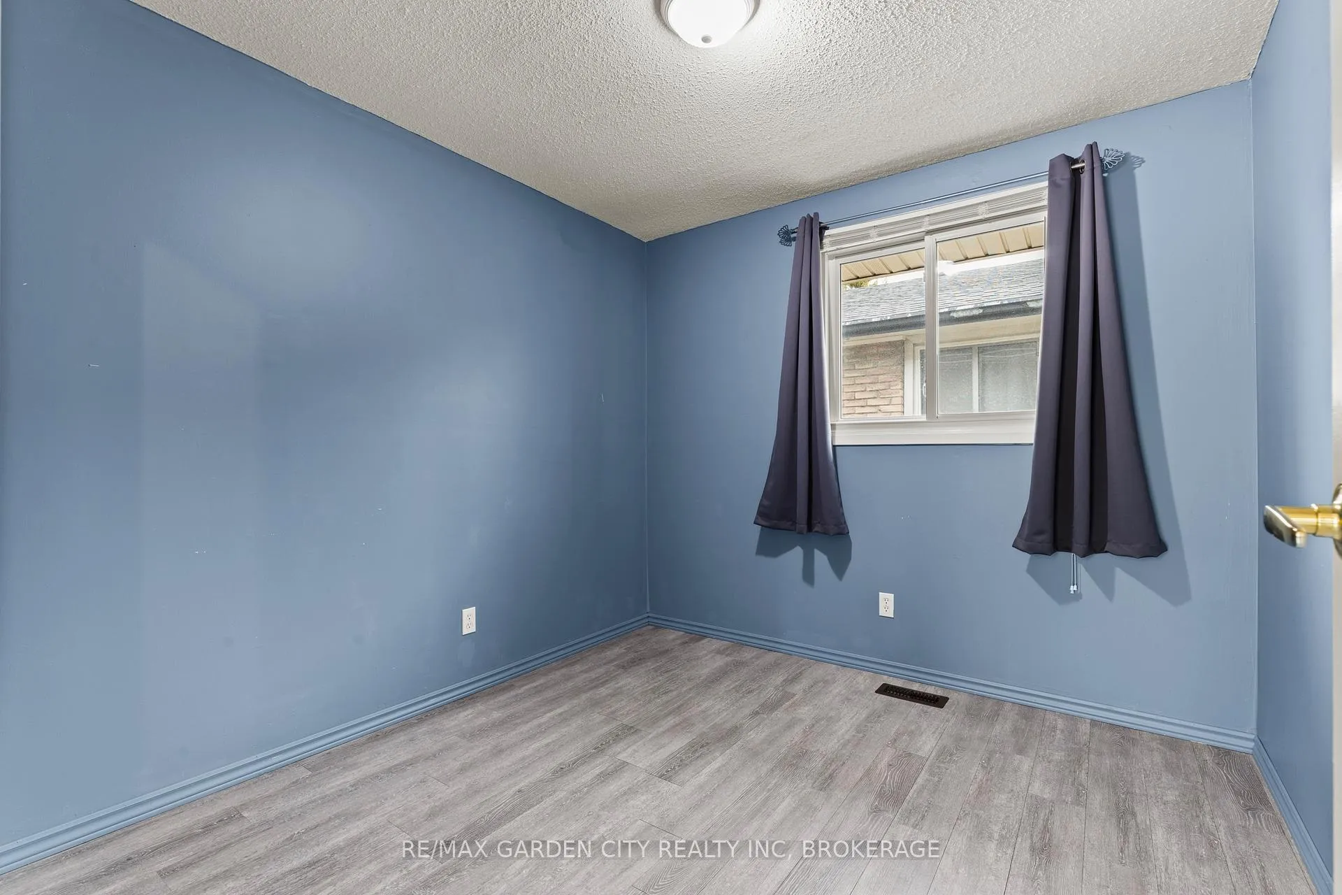 Photo 17 of 18 Thorncliff Drive, St. Catharines, Oakdale — HOMEH