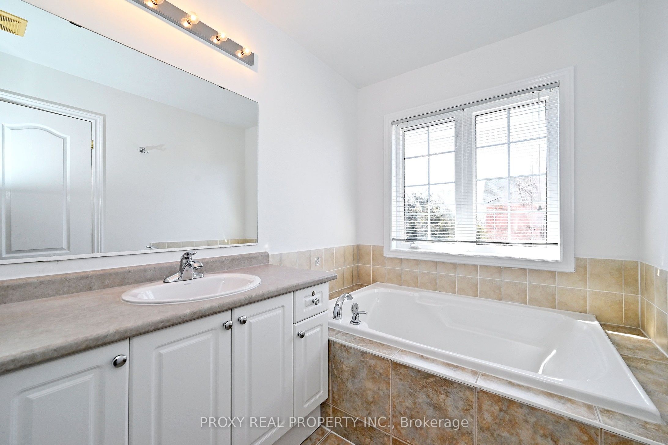Photo 40 of 30 Gauguin Avenue, Vaughan, Patterson — HOMEH