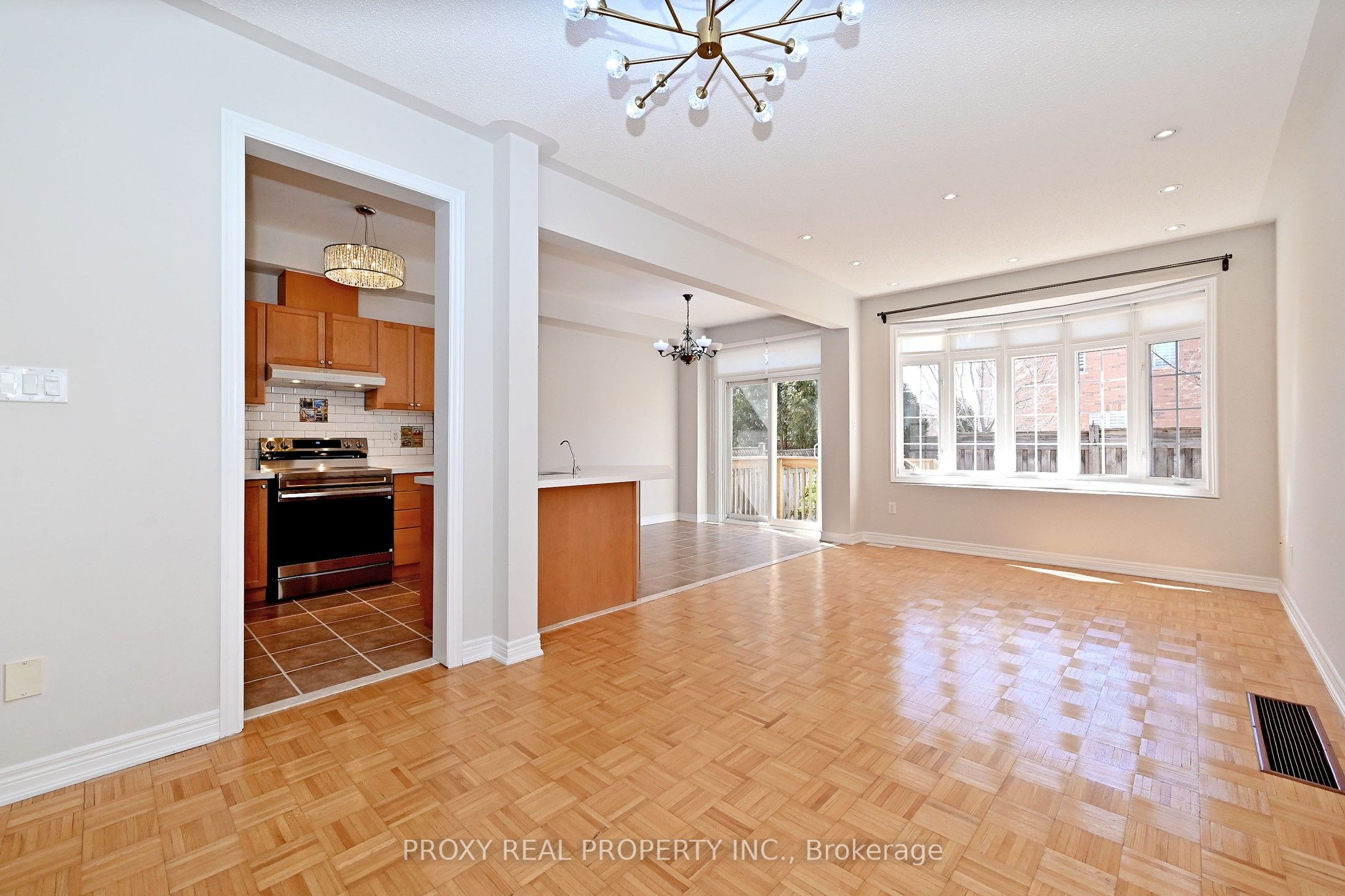 Photo 8 of 30 Gauguin Avenue, Vaughan, Patterson — HOMEH