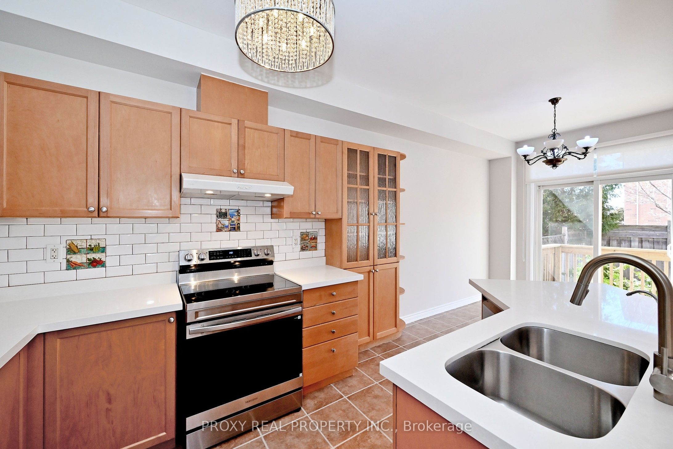 Photo 21 of 30 Gauguin Avenue, Vaughan, Patterson — HOMEH