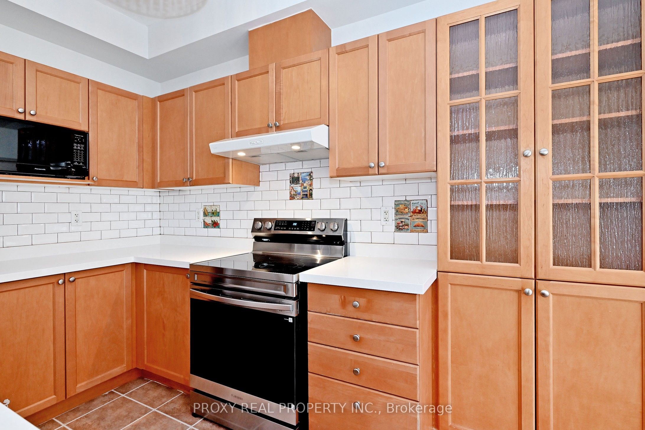 Photo 18 of 30 Gauguin Avenue, Vaughan, Patterson — HOMEH