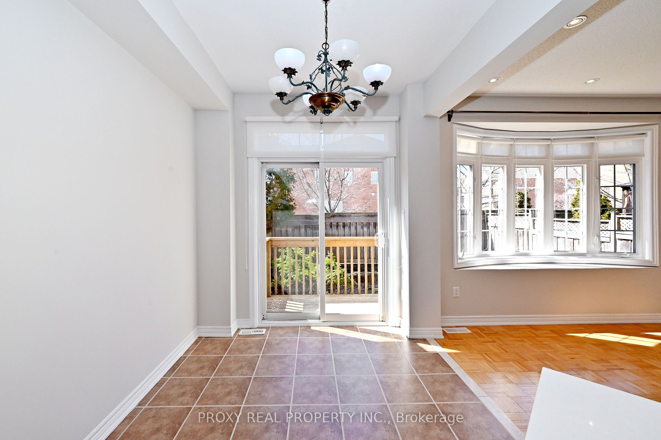 Photo 23 of 30 Gauguin Avenue, Vaughan, Patterson — HOMEH