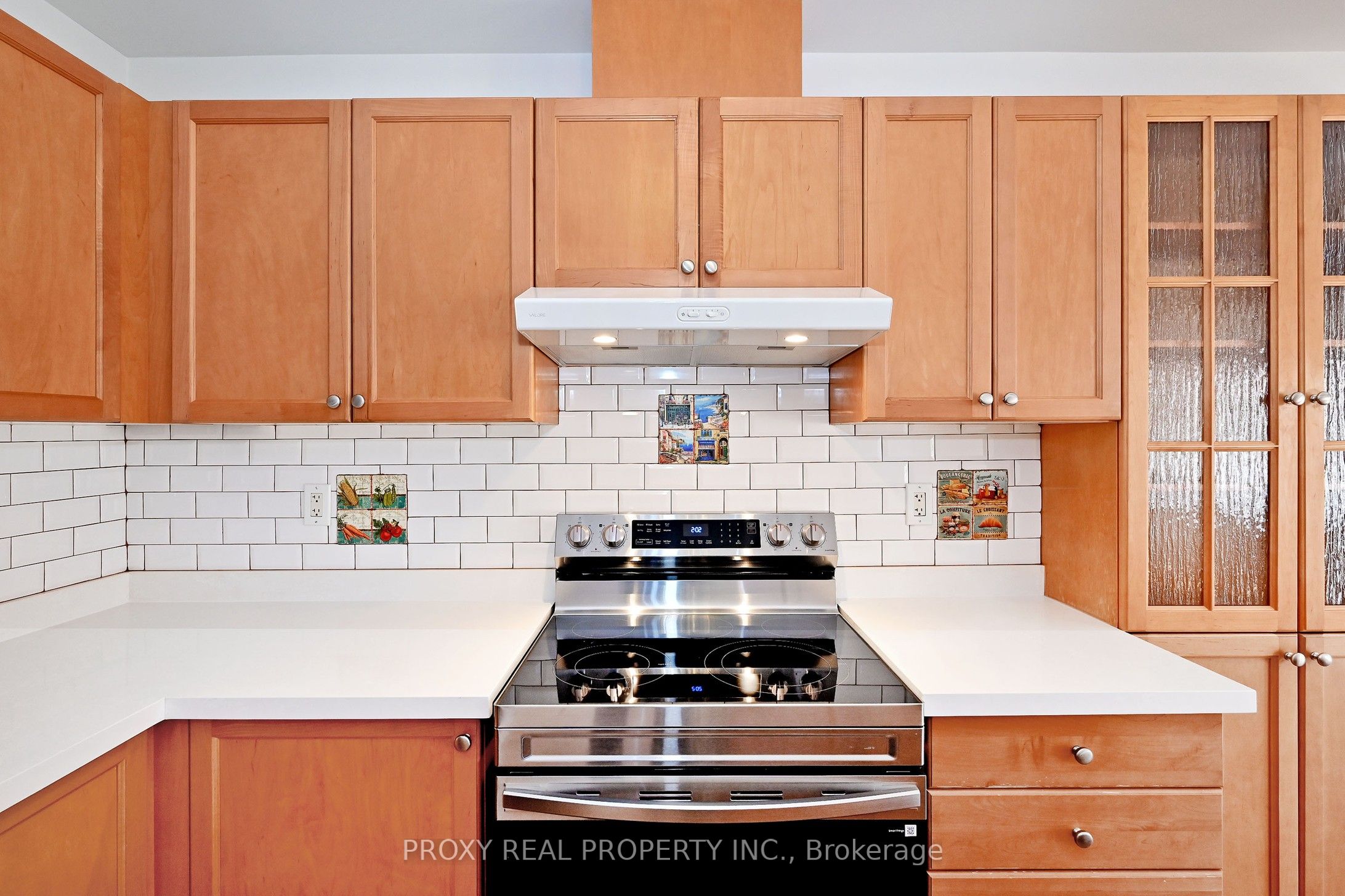 Photo 19 of 30 Gauguin Avenue, Vaughan, Patterson — HOMEH