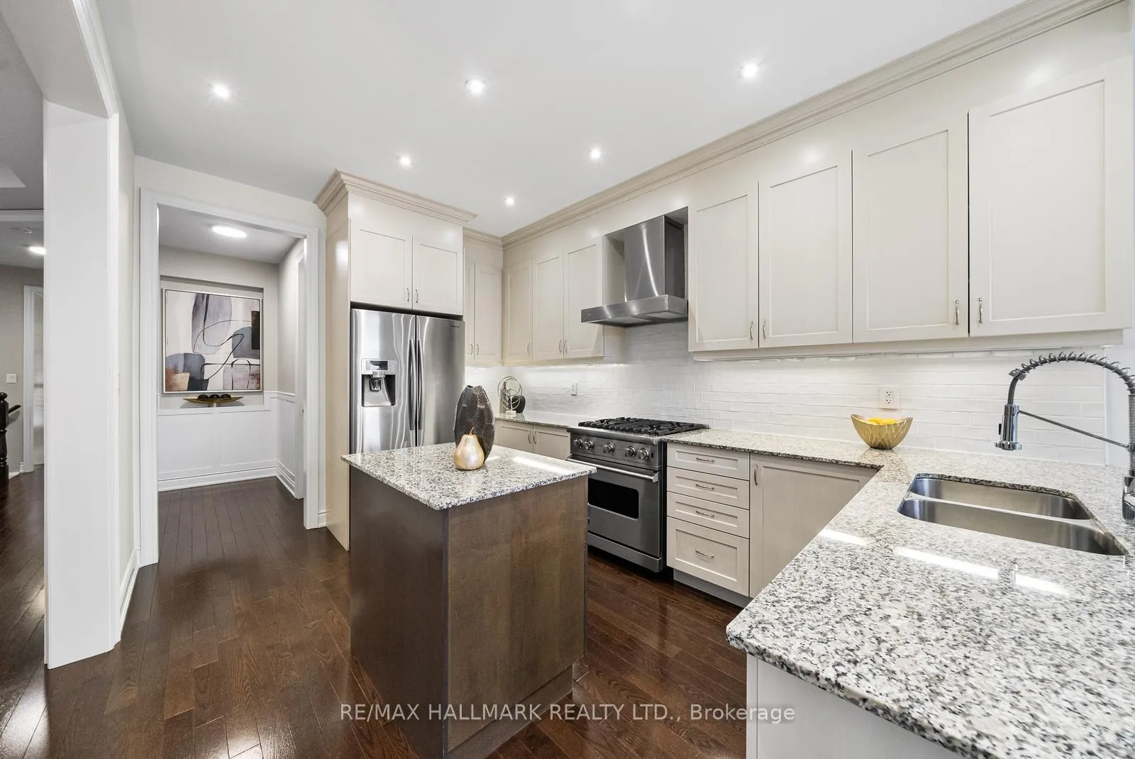 Photo 5 of 317 Oberfrick Avenue, Vaughan, Patterson — HOMEH