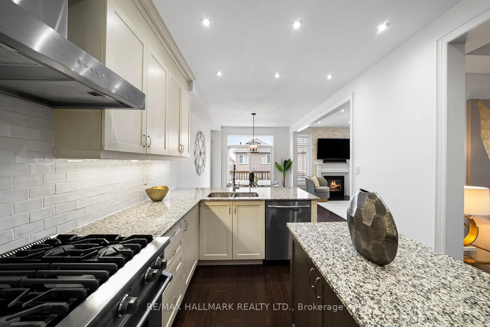 Photo 7 of 317 Oberfrick Avenue, Vaughan, Patterson — HOMEH