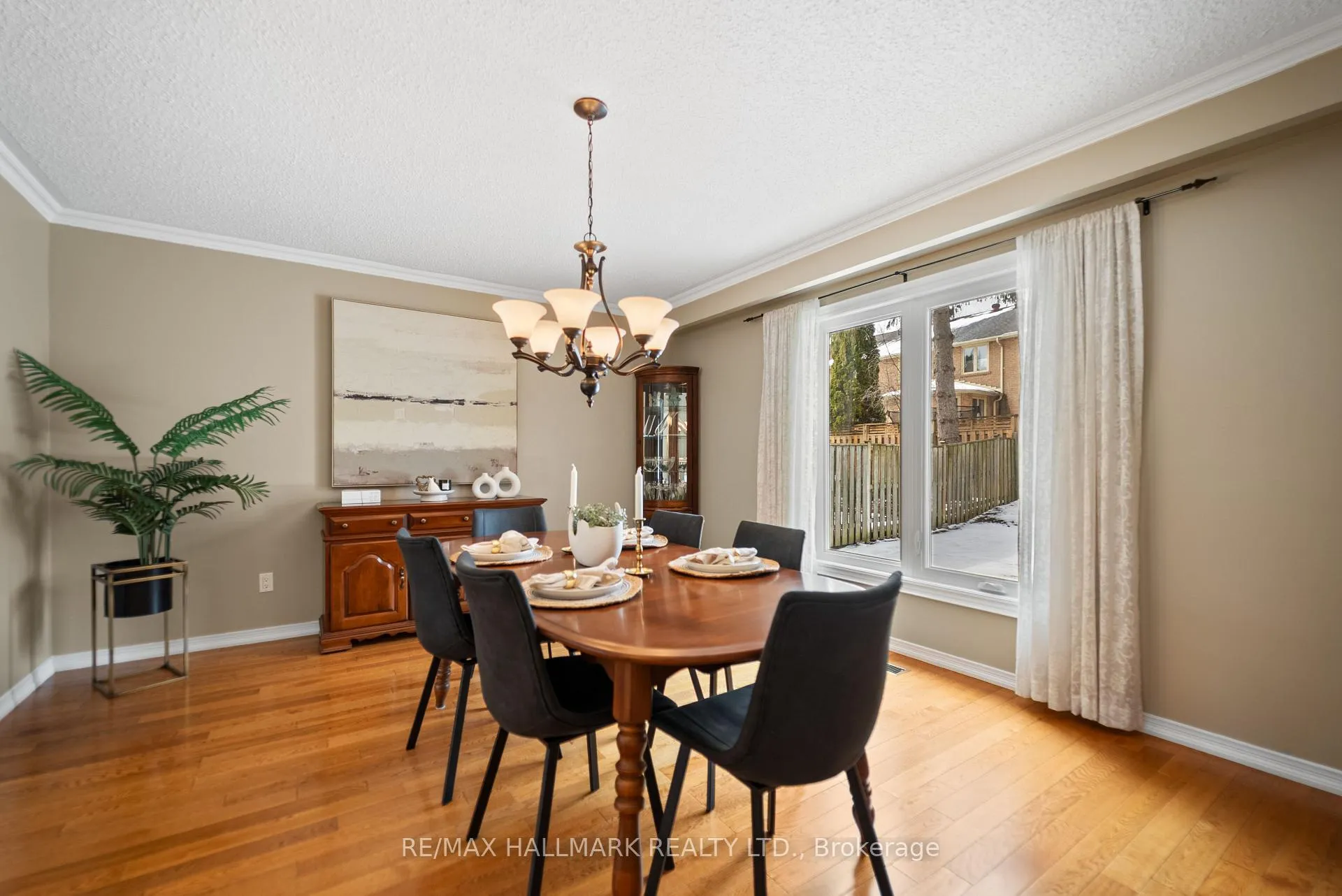 Photo 9 of 7 Delbeatrice Crescent, Scarborough, Centennial Scarborough — HOMEH