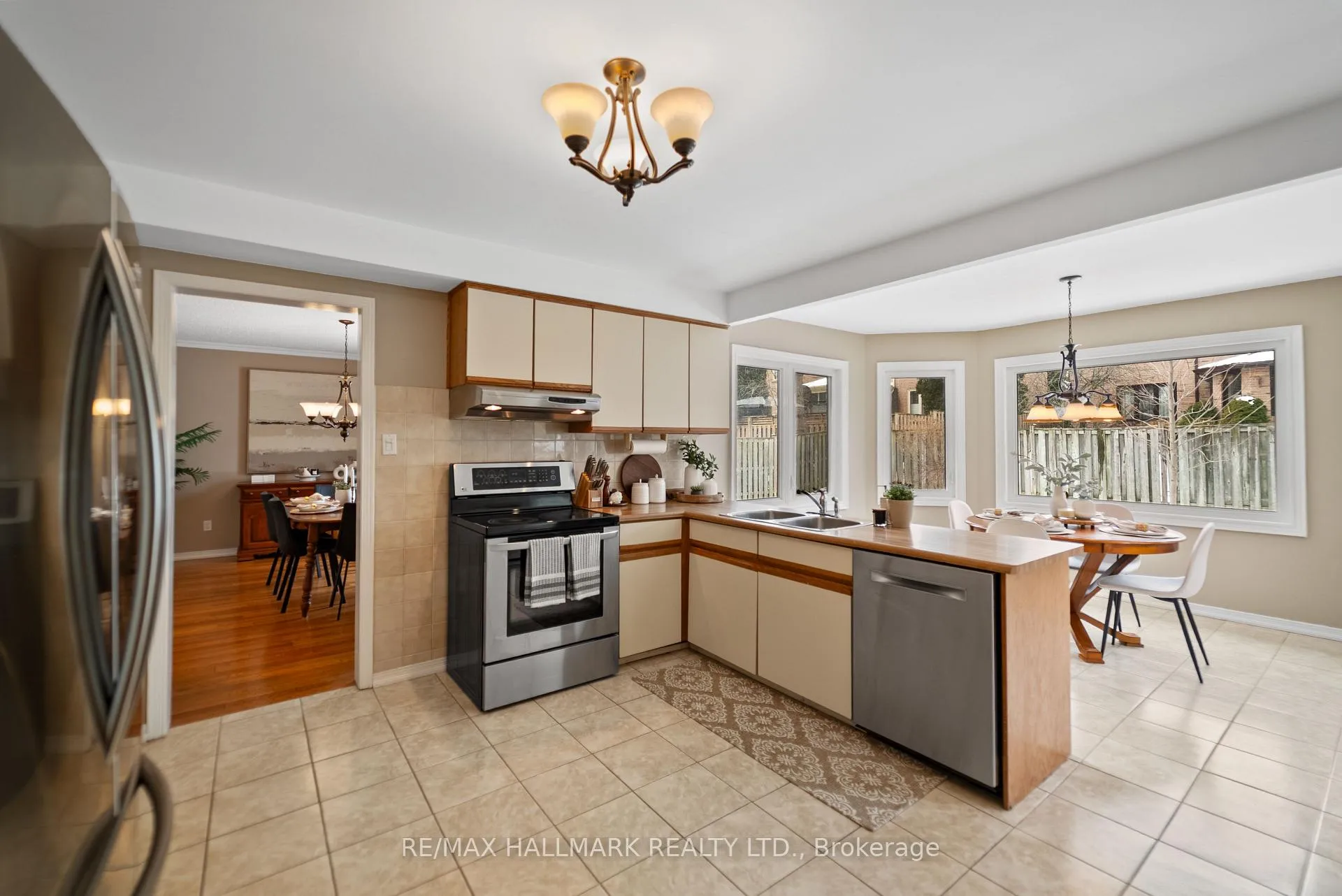 Photo 13 of 7 Delbeatrice Crescent, Scarborough, Centennial Scarborough — HOMEH