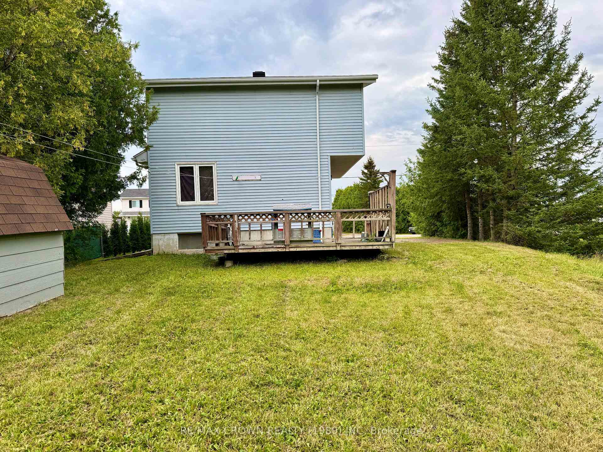 Photo 2 of 8 Wolfe Street, Kapuskasing — HOMEH