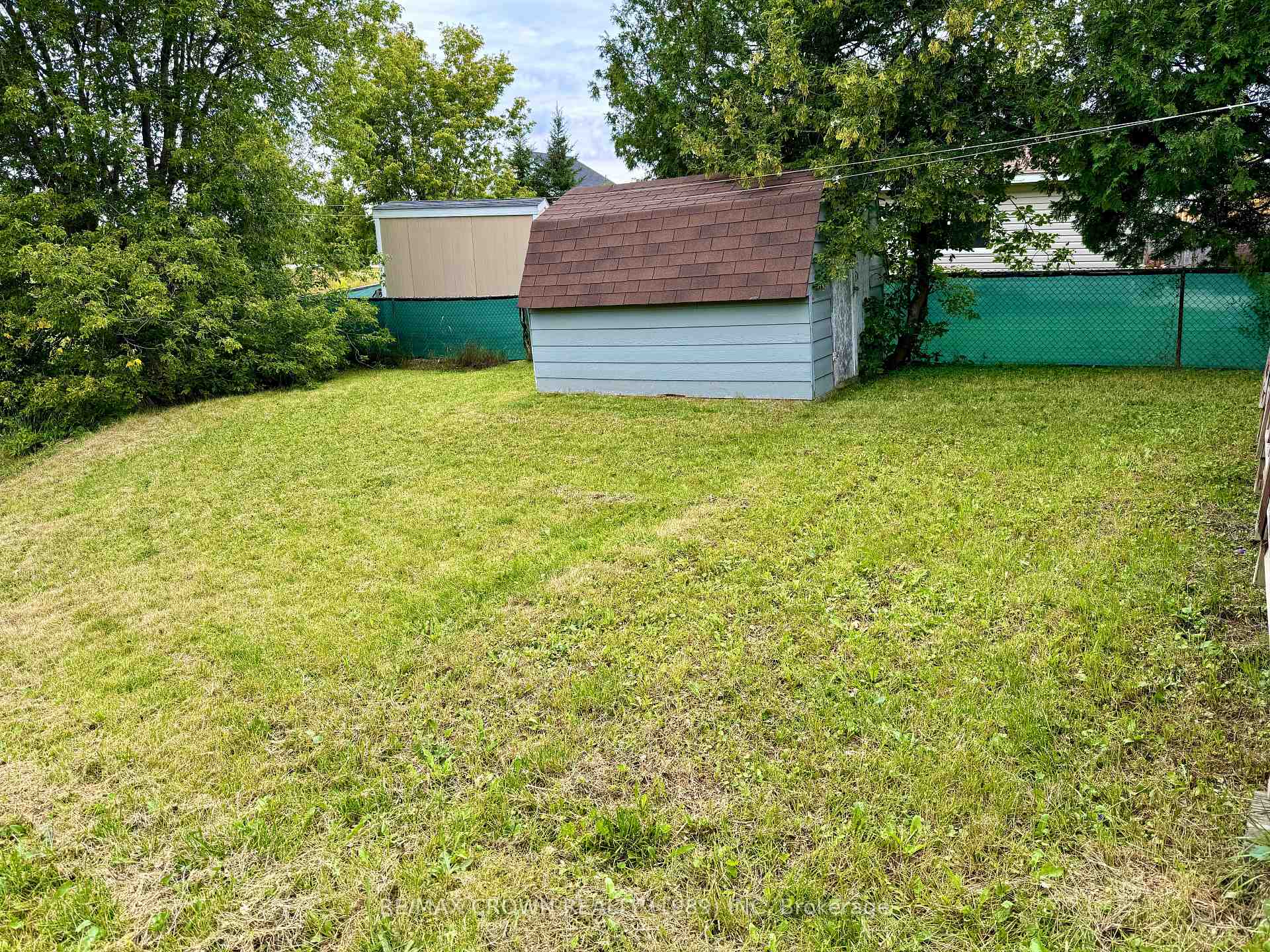 Photo 3 of 8 Wolfe Street, Kapuskasing — HOMEH