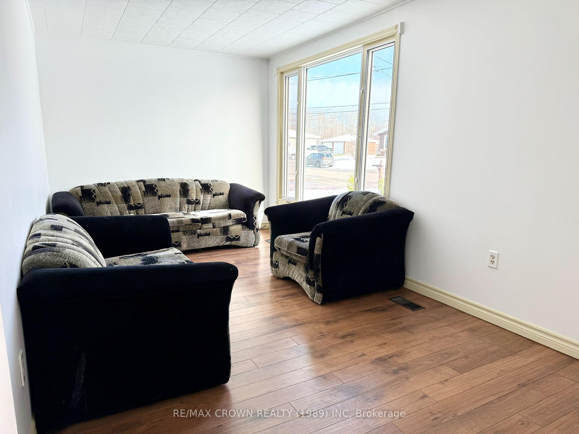 Photo 10 of 8 Wolfe Street, Kapuskasing — HOMEH
