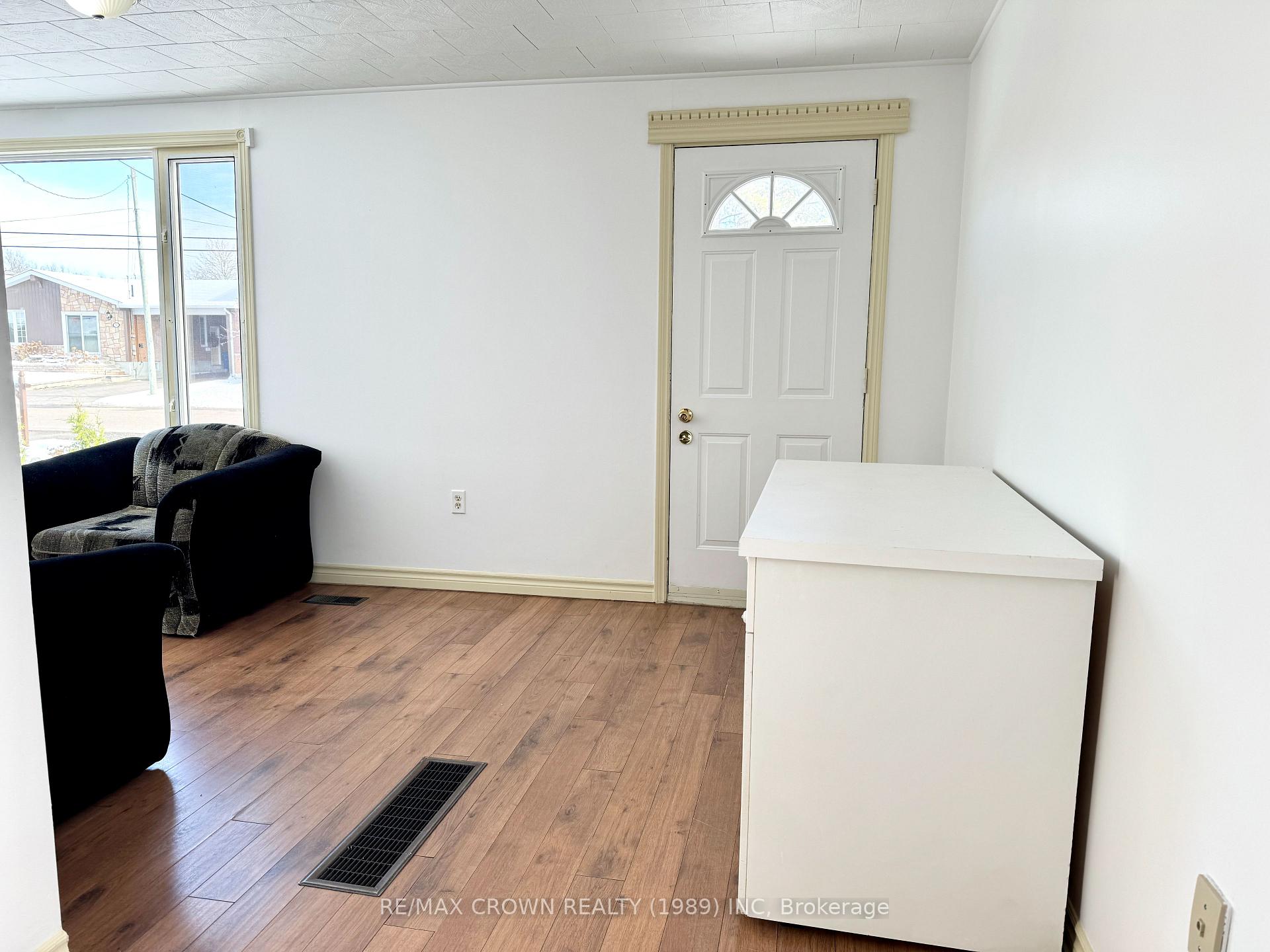 Photo 12 of 8 Wolfe Street, Kapuskasing — HOMEH