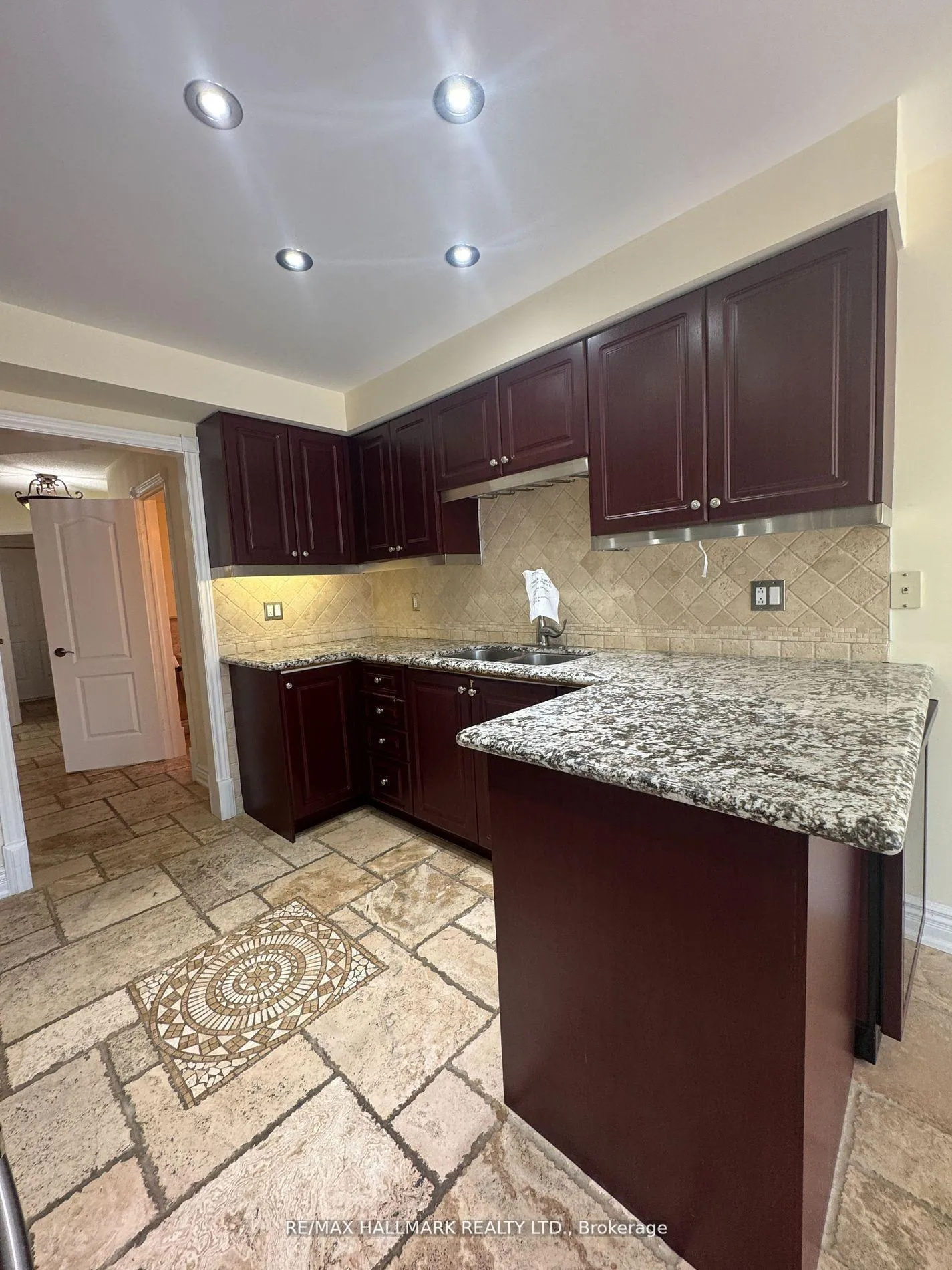 Photo 7 of 203 Landsbridge Street, Caledon, Bolton East — HOMEH