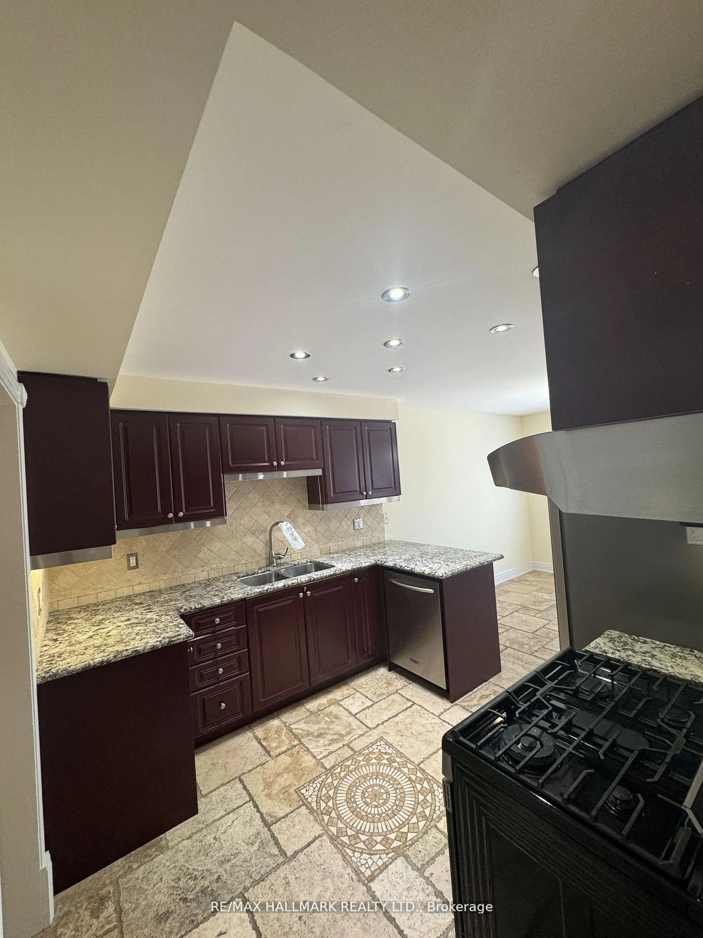 Photo 10 of 203 Landsbridge Street, Caledon, Bolton East — HOMEH