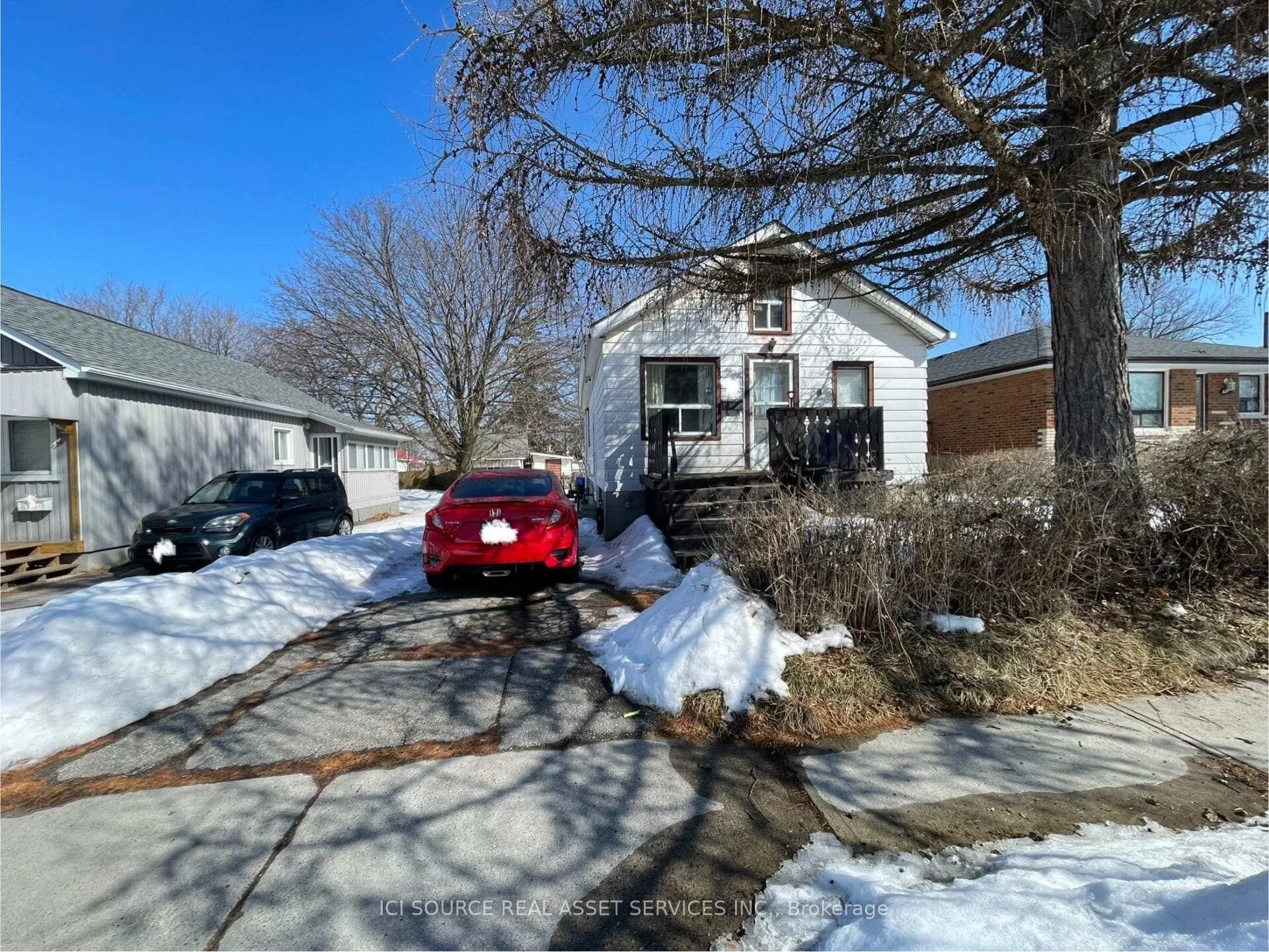 Front of 547 Montrave Avenue