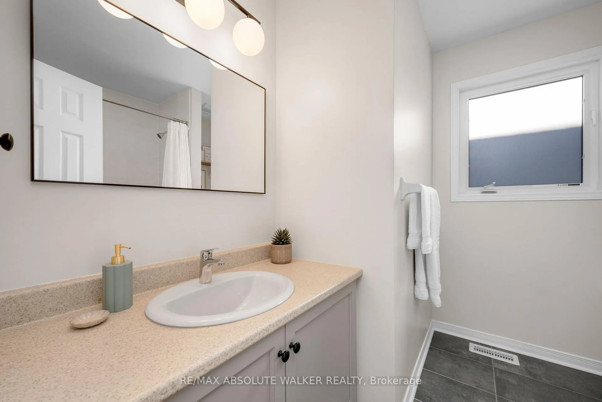 Photo 37 of 169 Streamside Crescent, Ottawa, Kanata - Morgan's Grant/South March — HOMEH