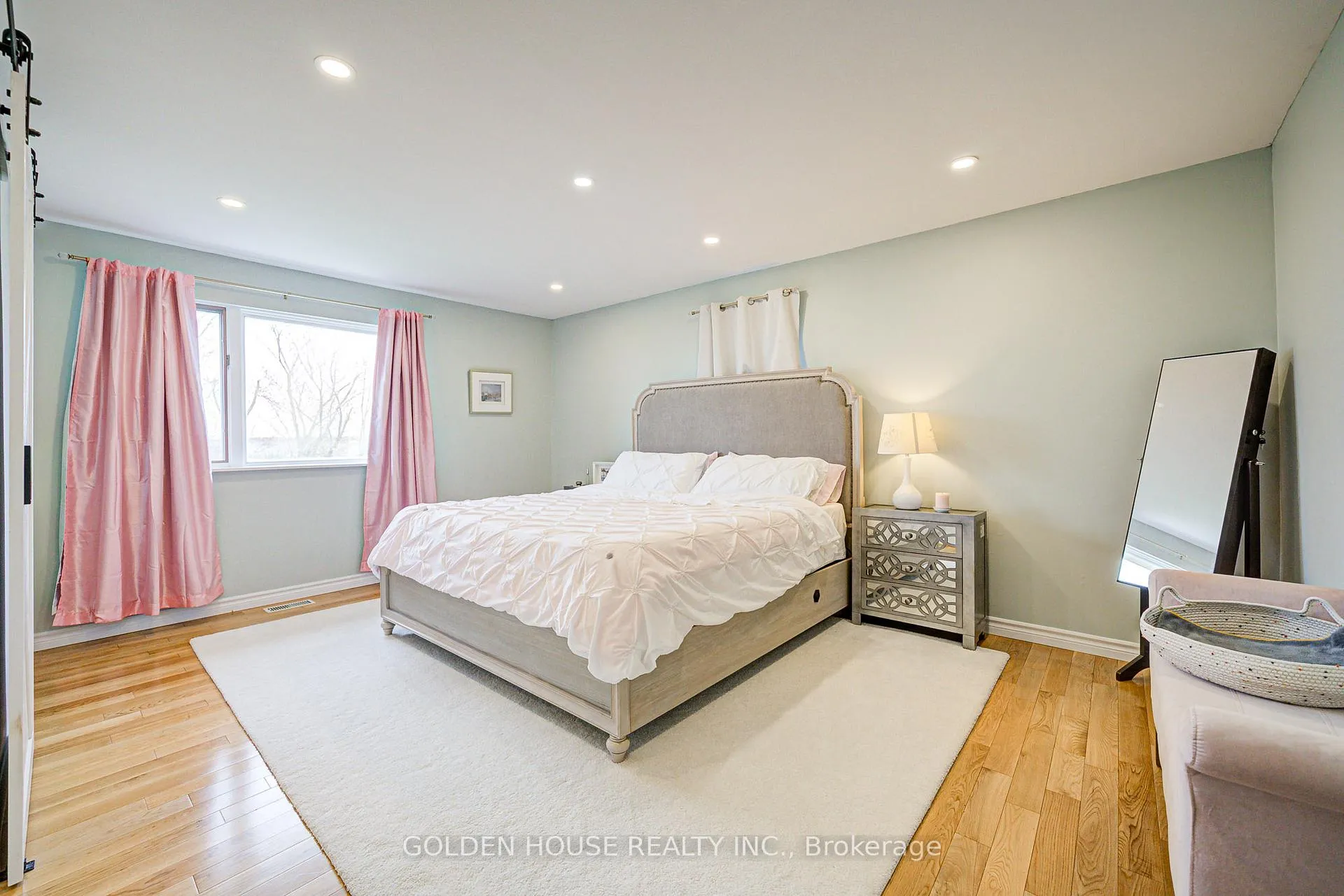 Photo 24 of 53 West Park Heights, Georgina, Keswick South — HOMEH