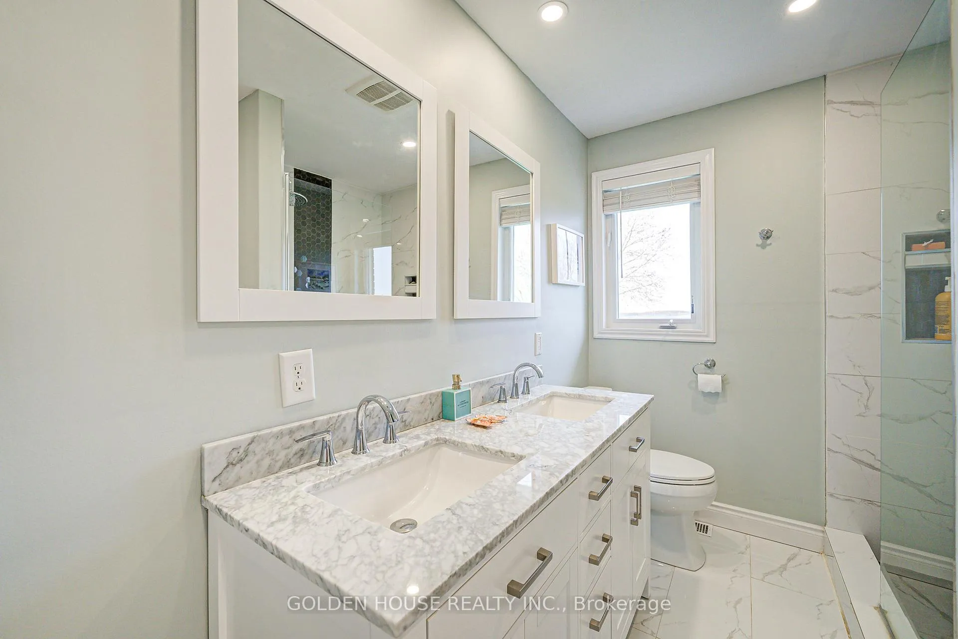 Photo 25 of 53 West Park Heights, Georgina, Keswick South — HOMEH
