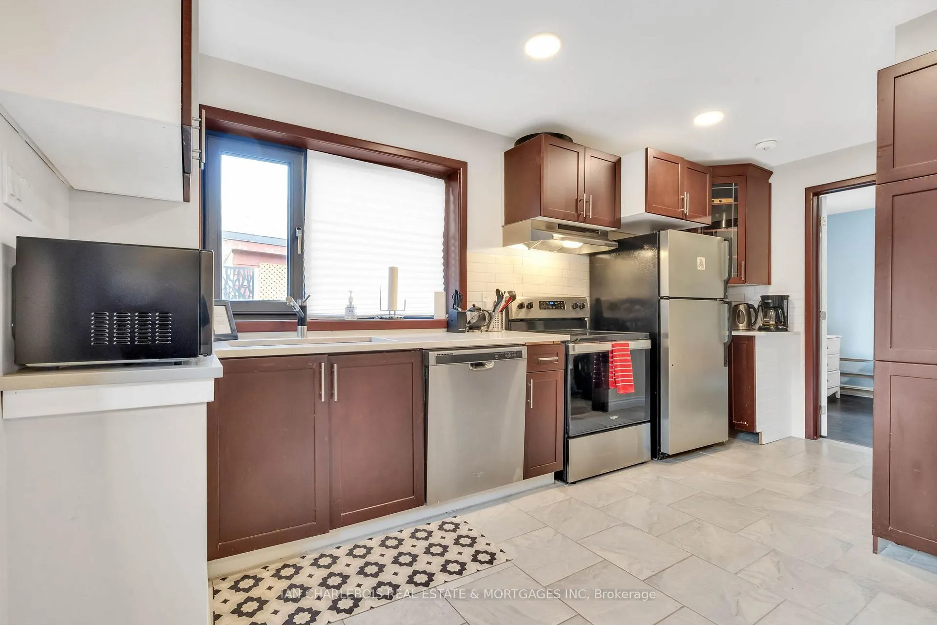 Photo 5 of Unit C, 7 Rosebery Avenue, Ottawa, Glebe — HOMEH