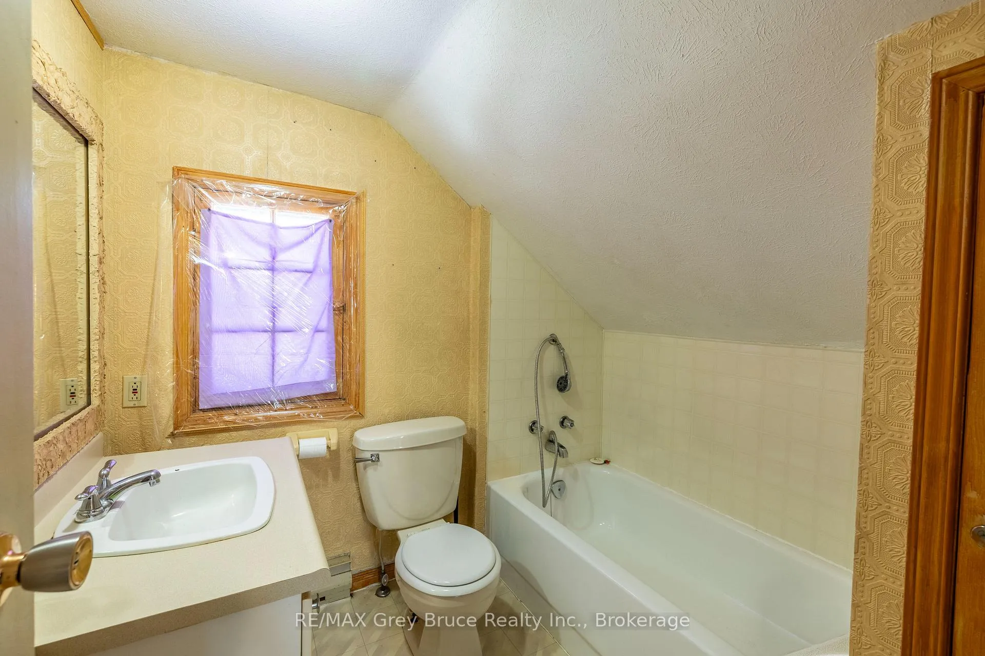 Photo 18 of 303005 Grey 15 Road, Meaford — HOMEH
