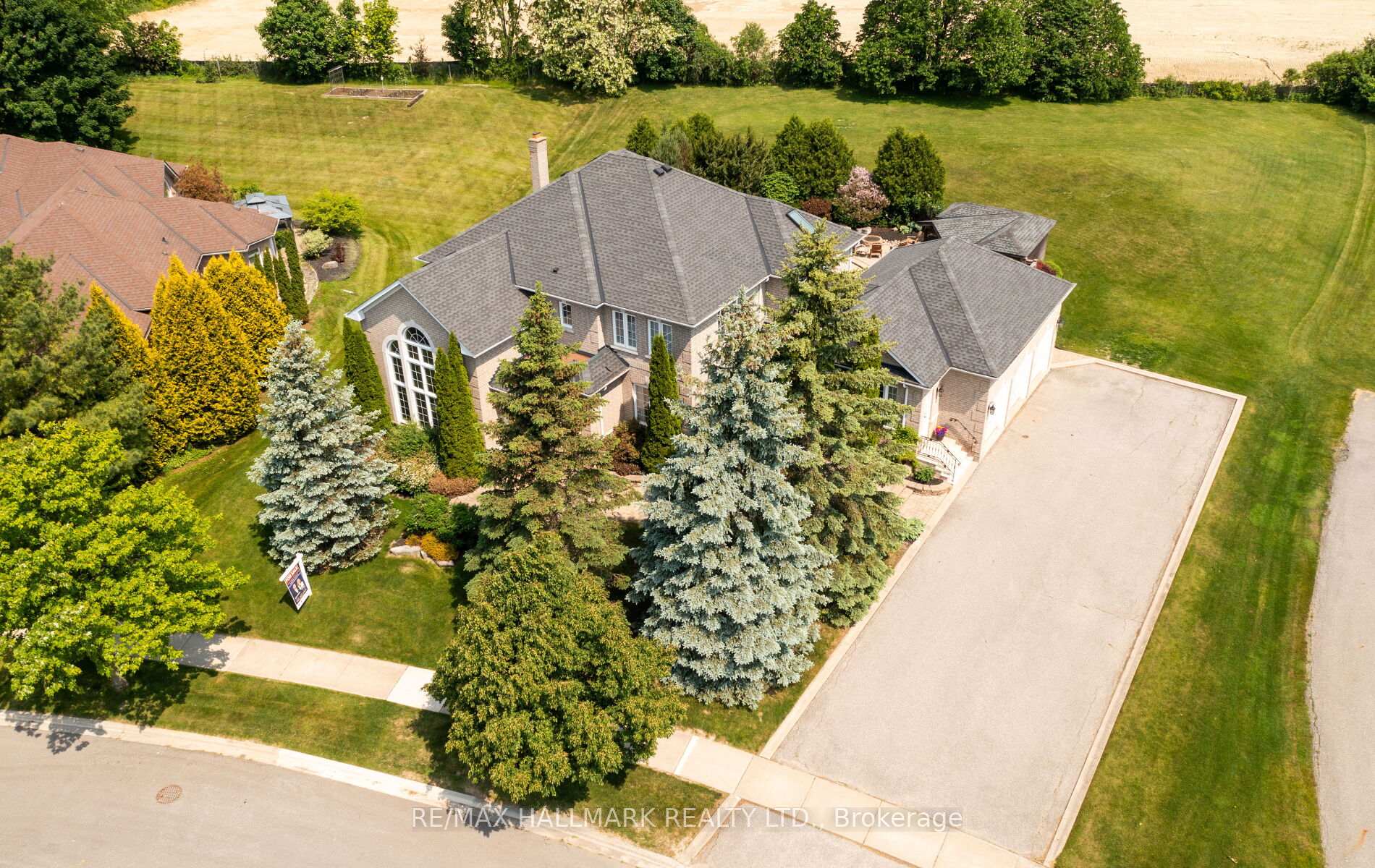 Photo 1 of 37 Witherspoon Way, King, Nobleton — HOMEH