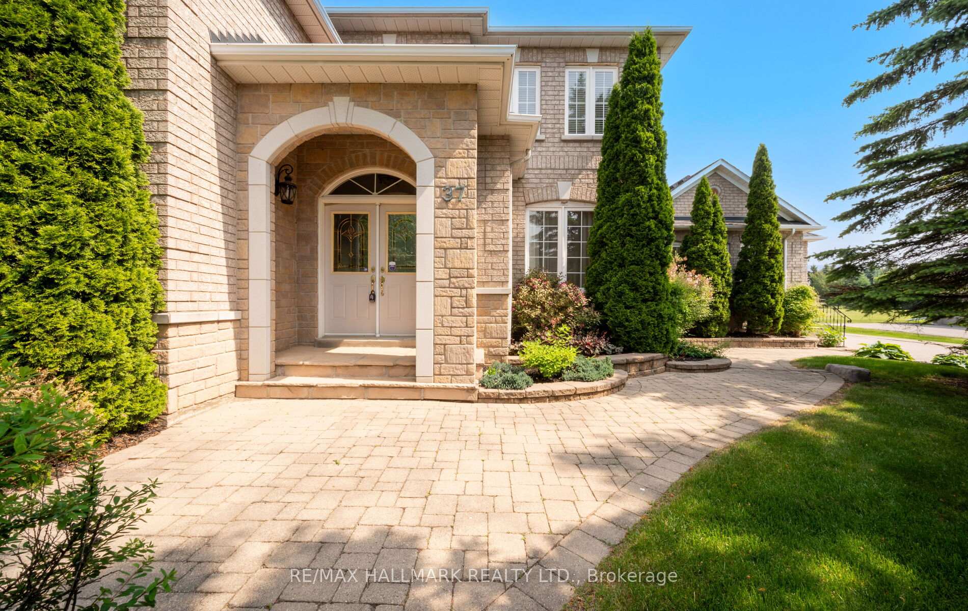 Photo 5 of 37 Witherspoon Way, King, Nobleton — HOMEH