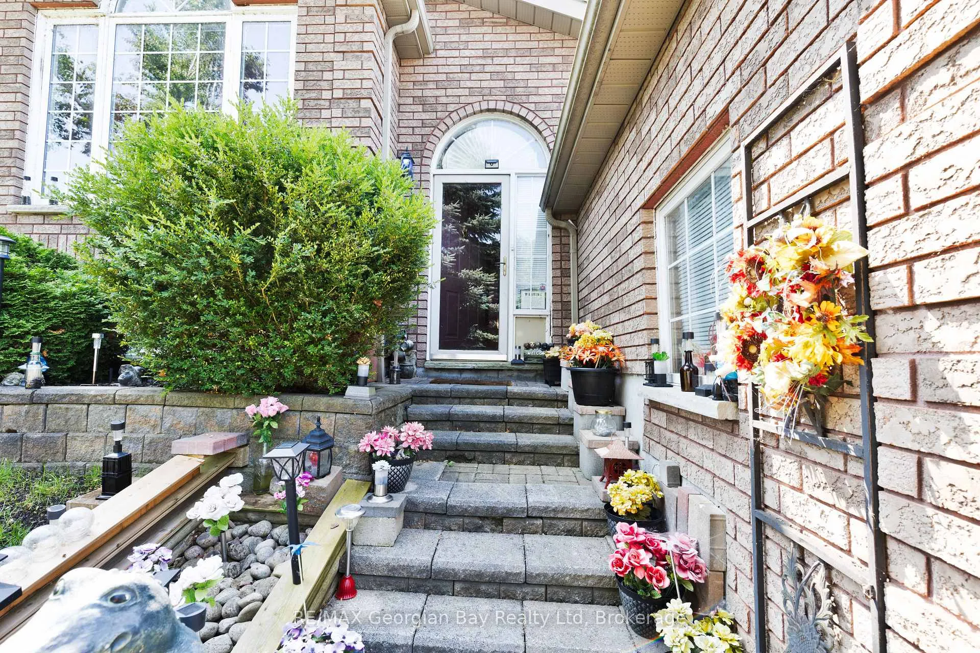 Photo 2 of 33 Anderson Crescent, Tay, Victoria Harbour — HOMEH