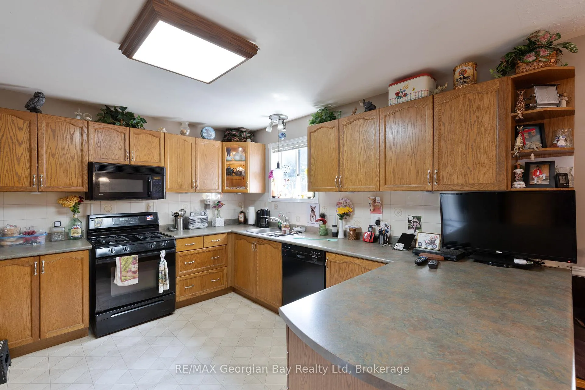 Photo 7 of 33 Anderson Crescent, Tay, Victoria Harbour — HOMEH