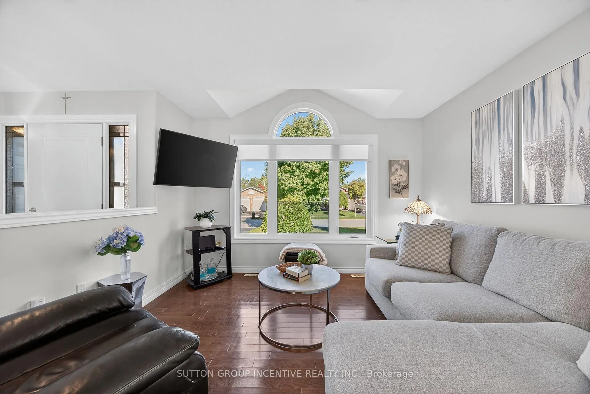 Photo 5 of 63 Nicklaus Drive, Barrie, East Bayfield — HOMEH