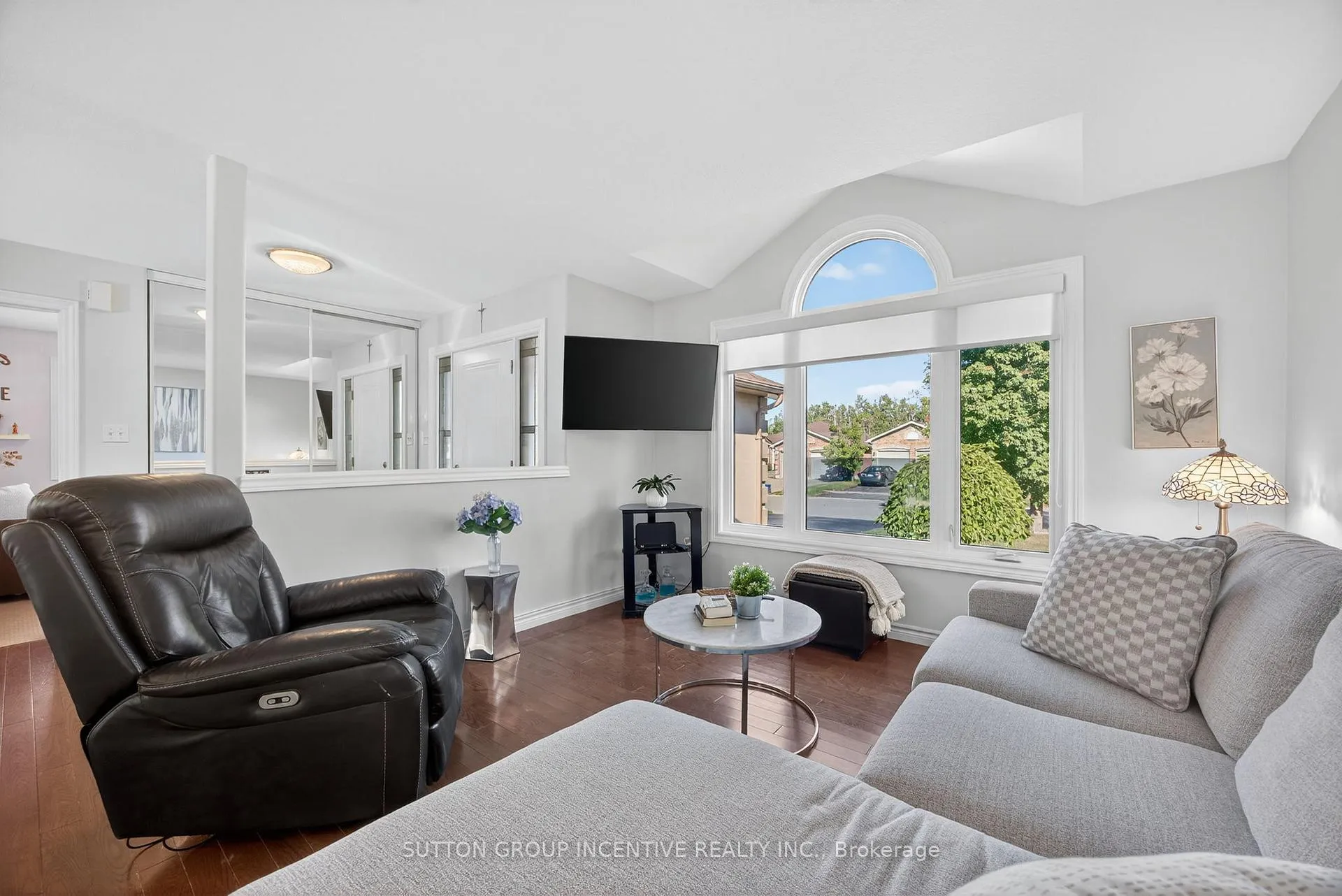 Photo 6 of 63 Nicklaus Drive, Barrie, East Bayfield — HOMEH