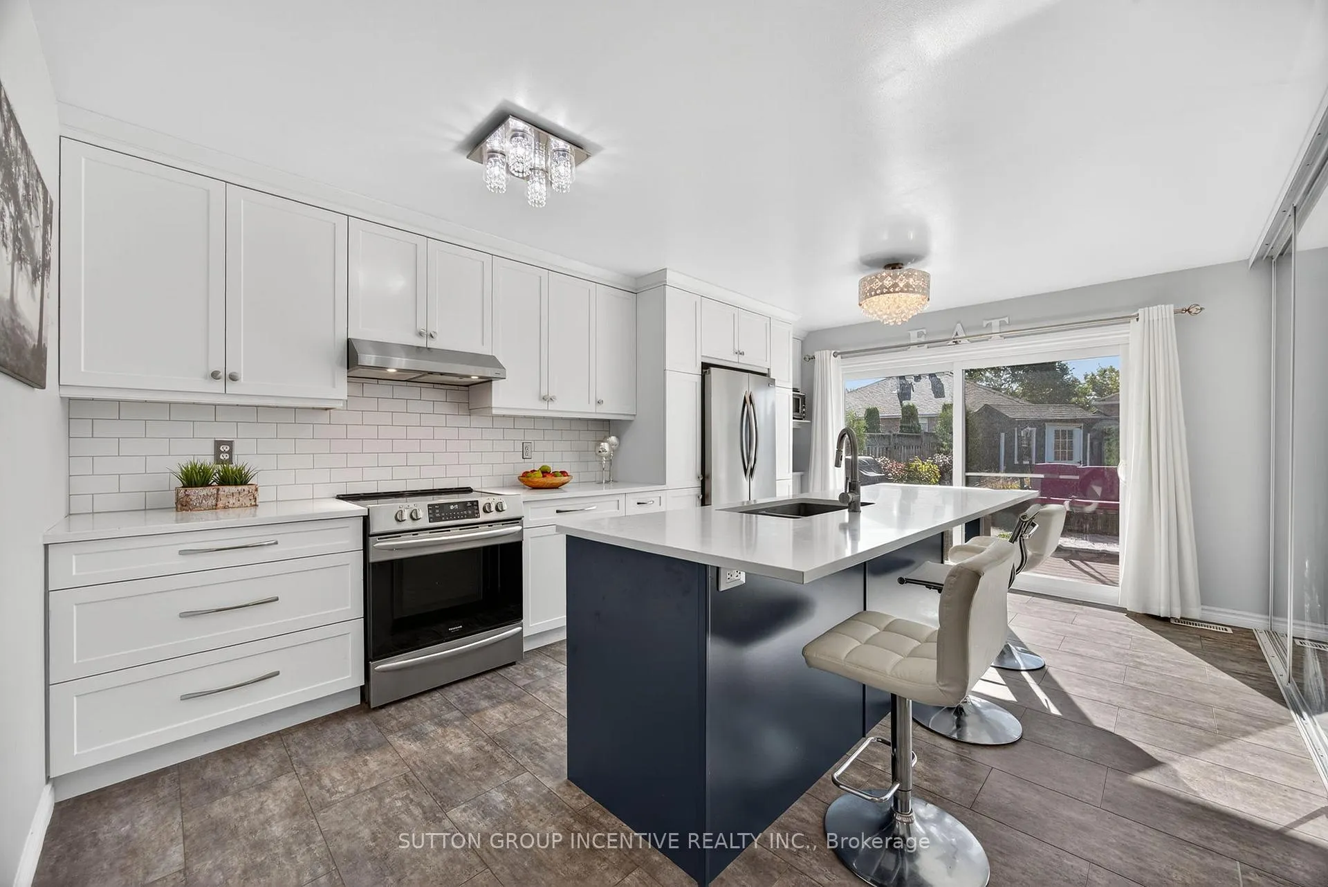 Photo 11 of 63 Nicklaus Drive, Barrie, East Bayfield — HOMEH