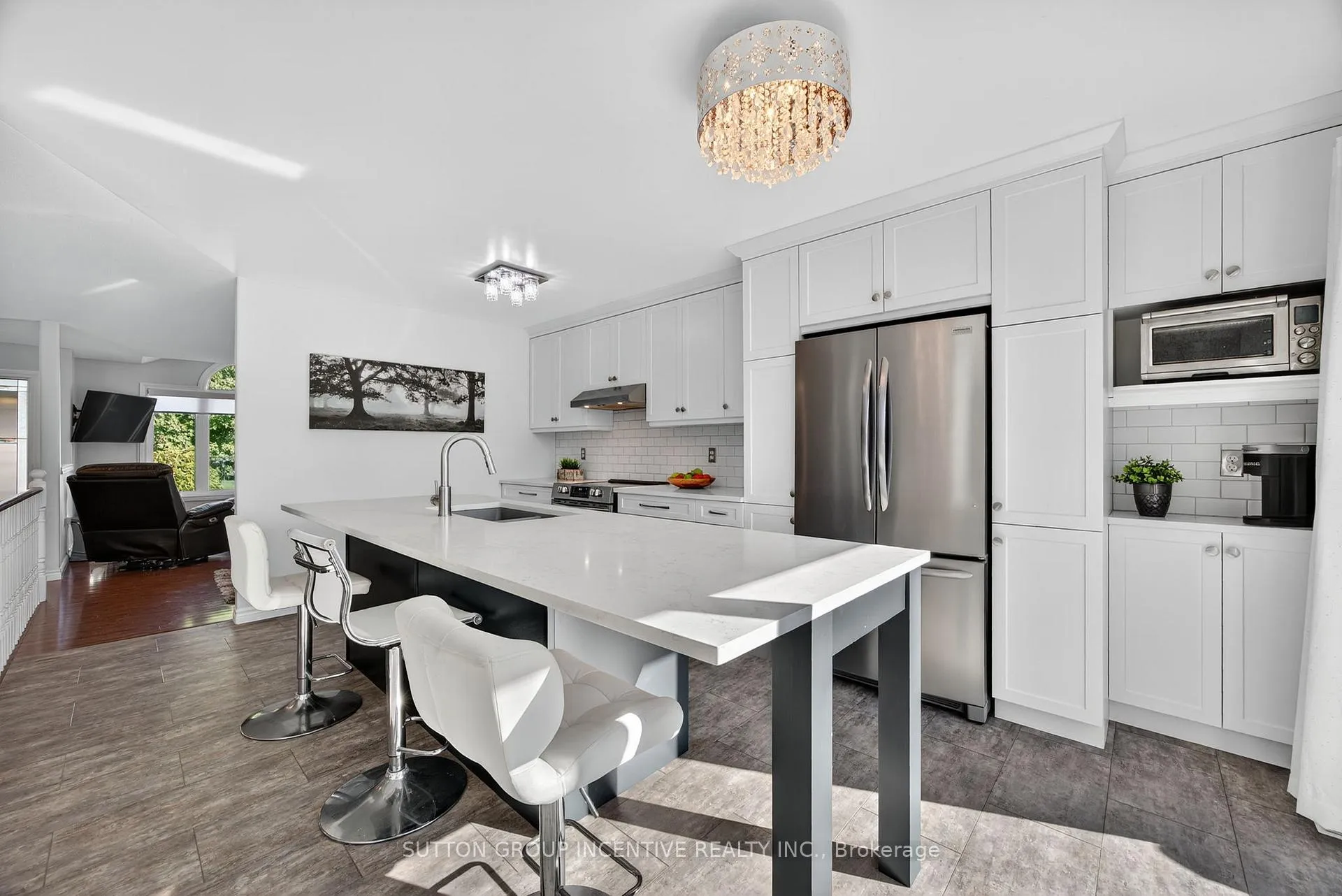 Photo 12 of 63 Nicklaus Drive, Barrie, East Bayfield — HOMEH