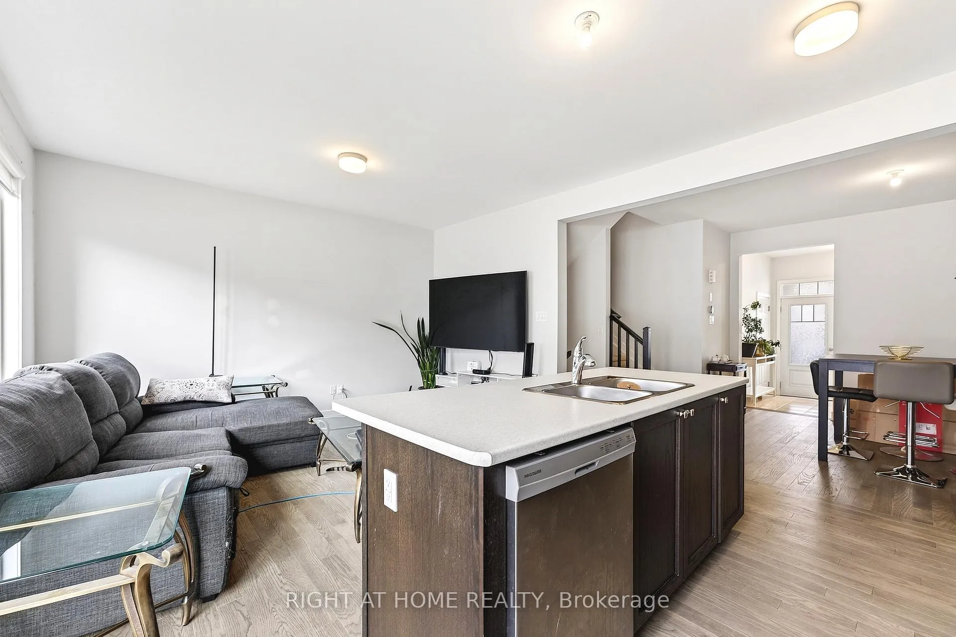 Photo 11 of 502 Culdaff Road, Ottawa, Stittsville (North) — HOMEH