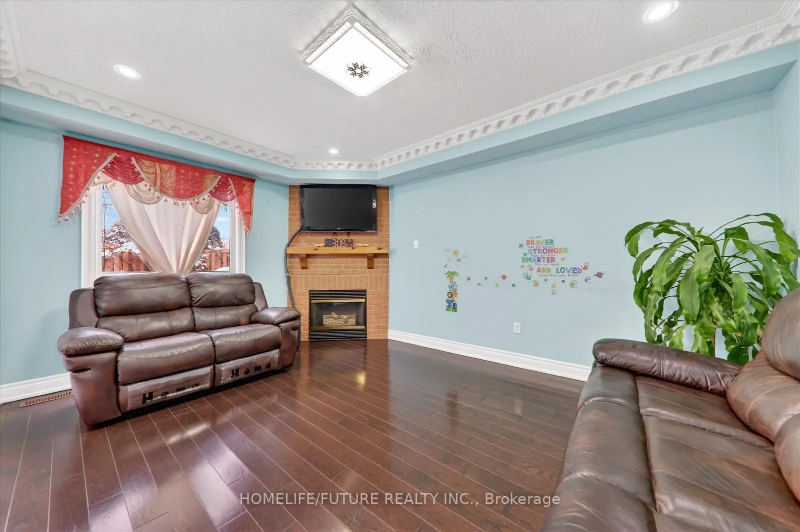 Photo 12 of 118 Doubtfire Crescent, Markham, Middlefield — HOMEH