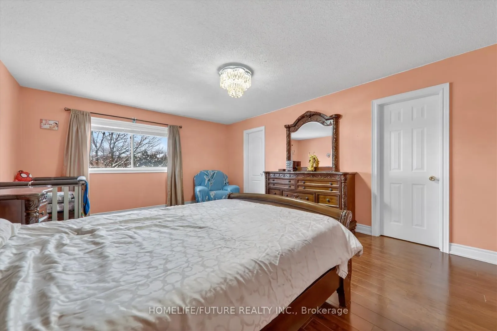 Photo 23 of 118 Doubtfire Crescent, Markham, Middlefield — HOMEH