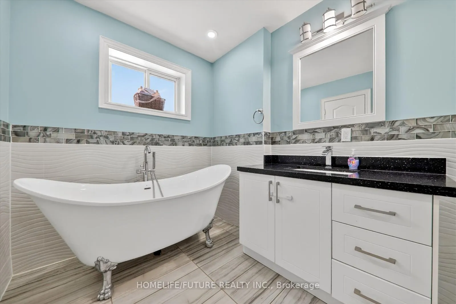 Photo 26 of 118 Doubtfire Crescent, Markham, Middlefield — HOMEH