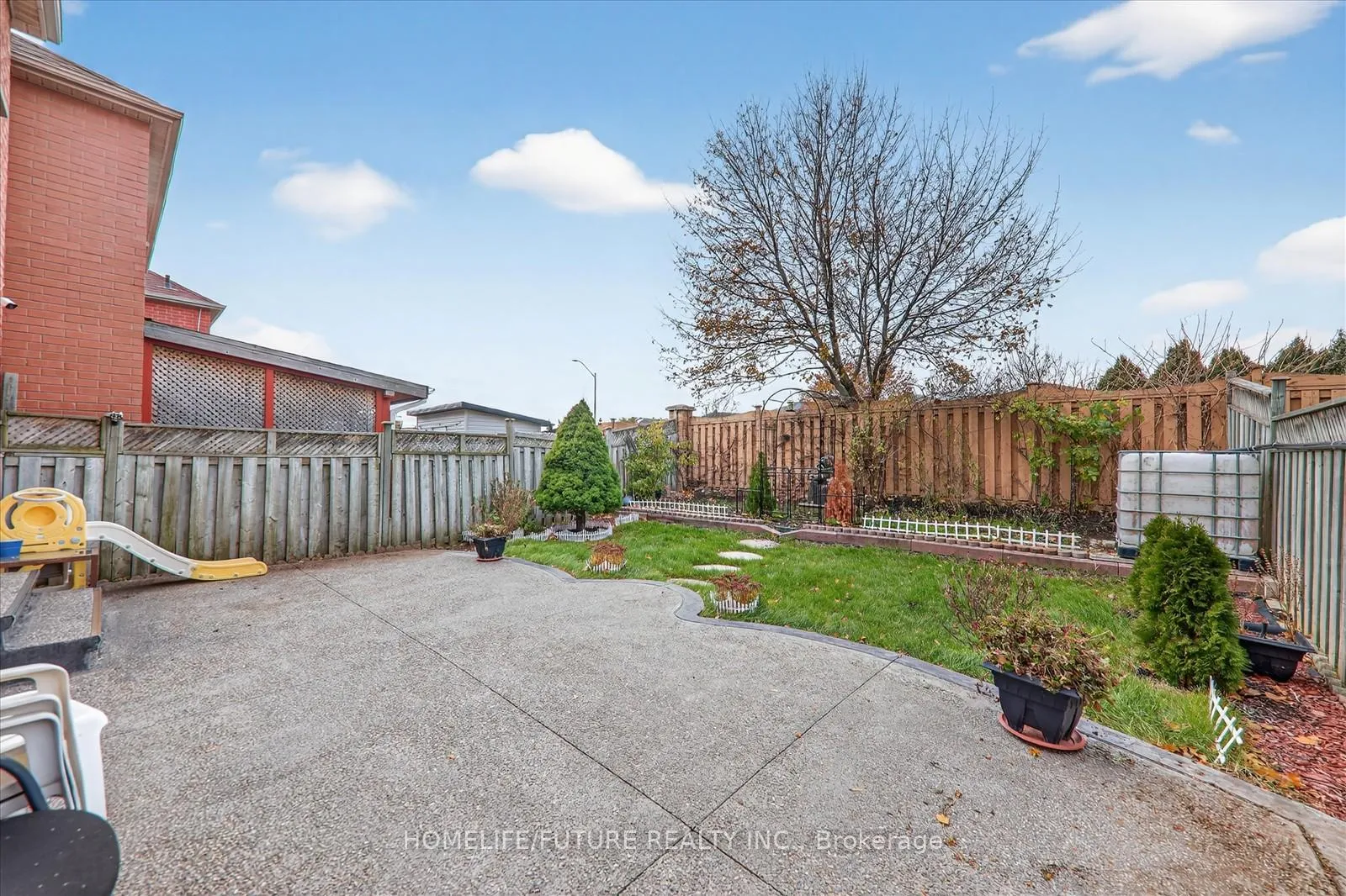 Photo 49 of 118 Doubtfire Crescent, Markham, Middlefield — HOMEH