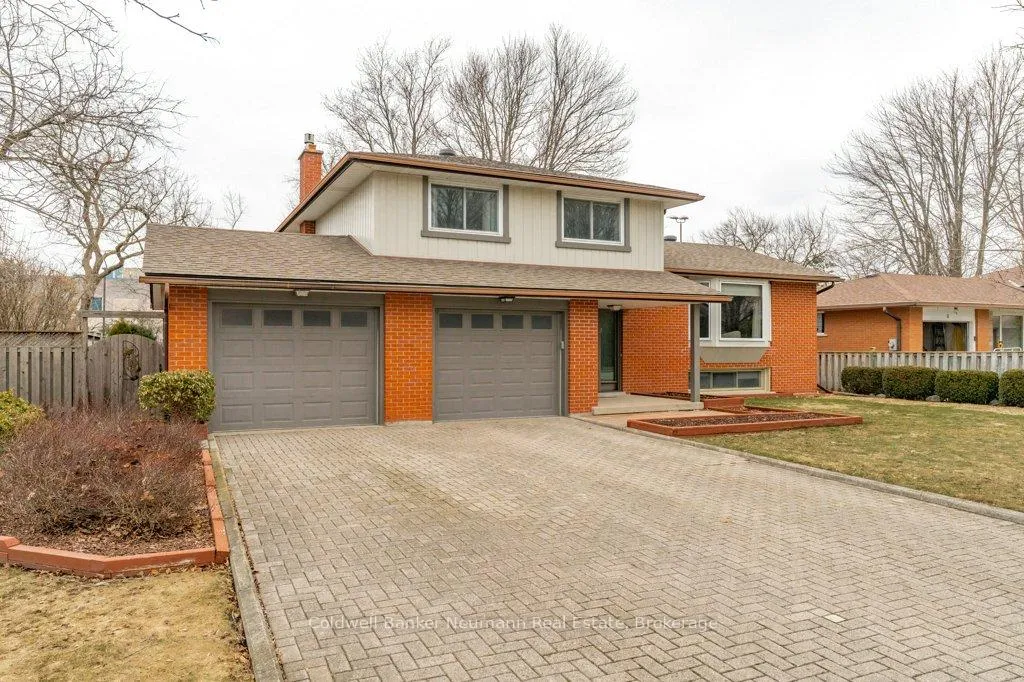 Photo 3 of 15 Hickory Street, Guelph, Kortright West — HOMEH