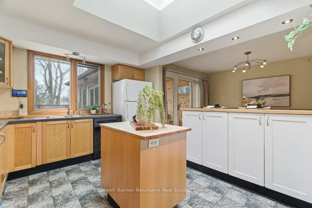 Photo 14 of 15 Hickory Street, Guelph, Kortright West — HOMEH