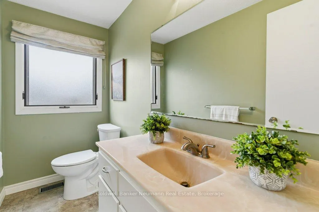 Photo 22 of 15 Hickory Street, Guelph, Kortright West — HOMEH
