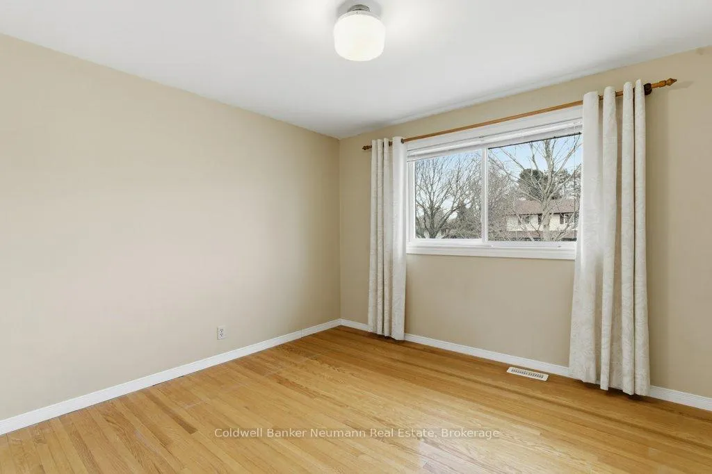 Photo 24 of 15 Hickory Street, Guelph, Kortright West — HOMEH