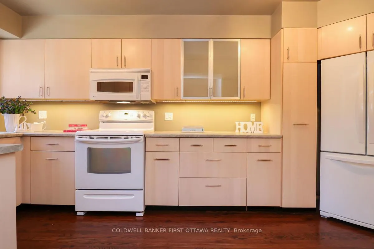 Photo 12 of 2778 Springland Drive, Ottawa, Mooneys Bay/Riverside Park — HOMEH