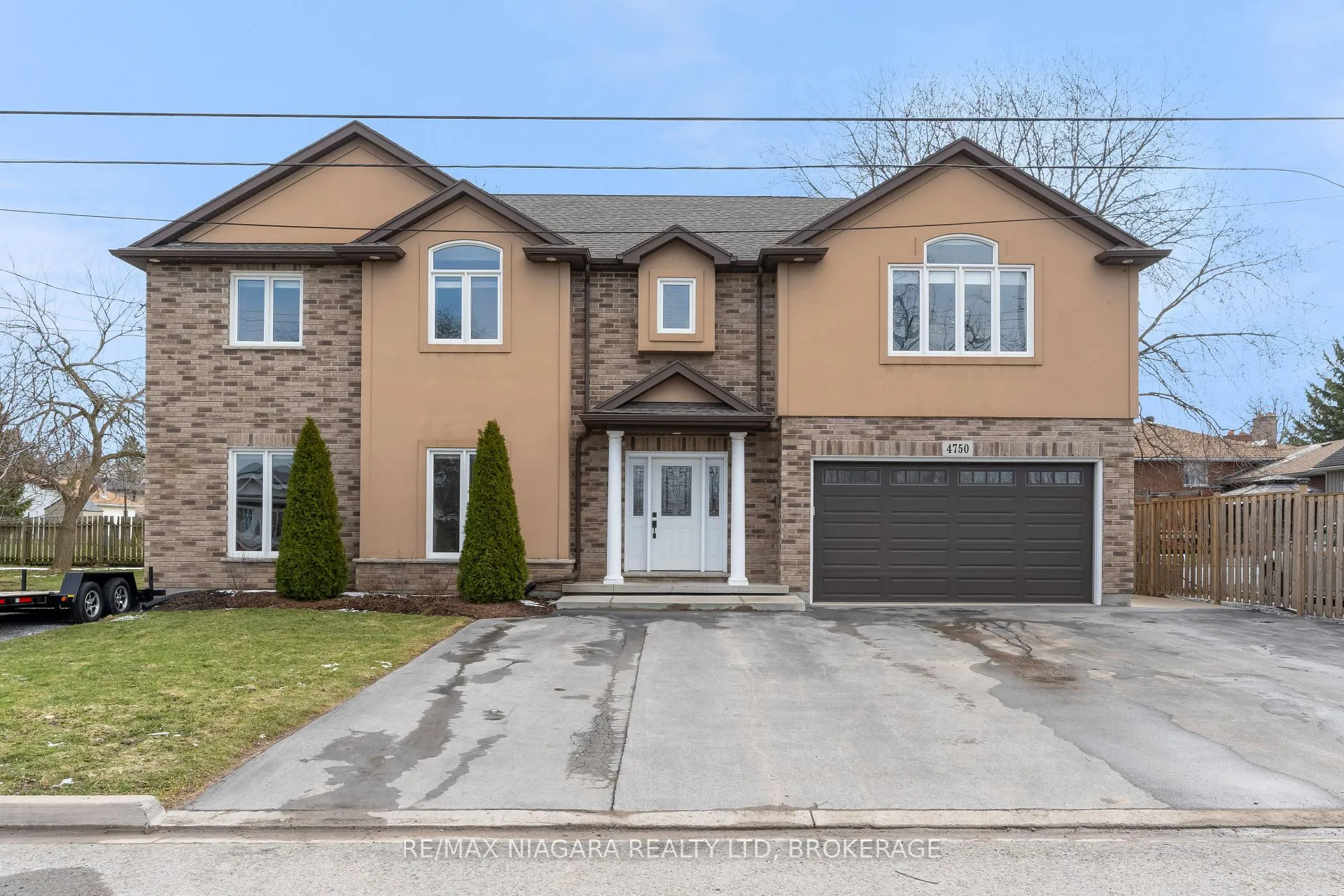 Photo 1 of 4750 Baldwin Avenue, Niagara Falls, Ascot — HOMEH
