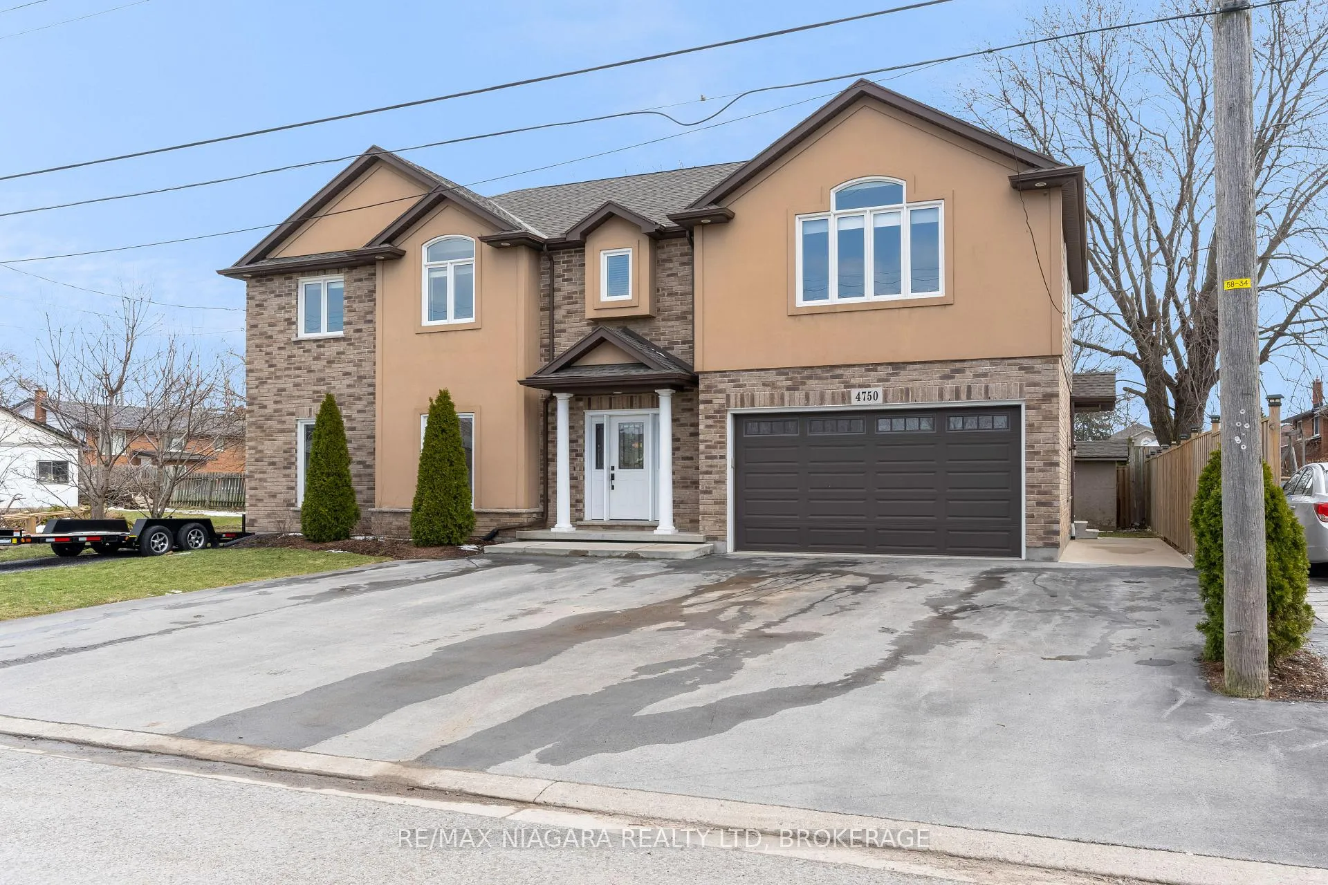 Photo 2 of 4750 Baldwin Avenue, Niagara Falls, Ascot — HOMEH