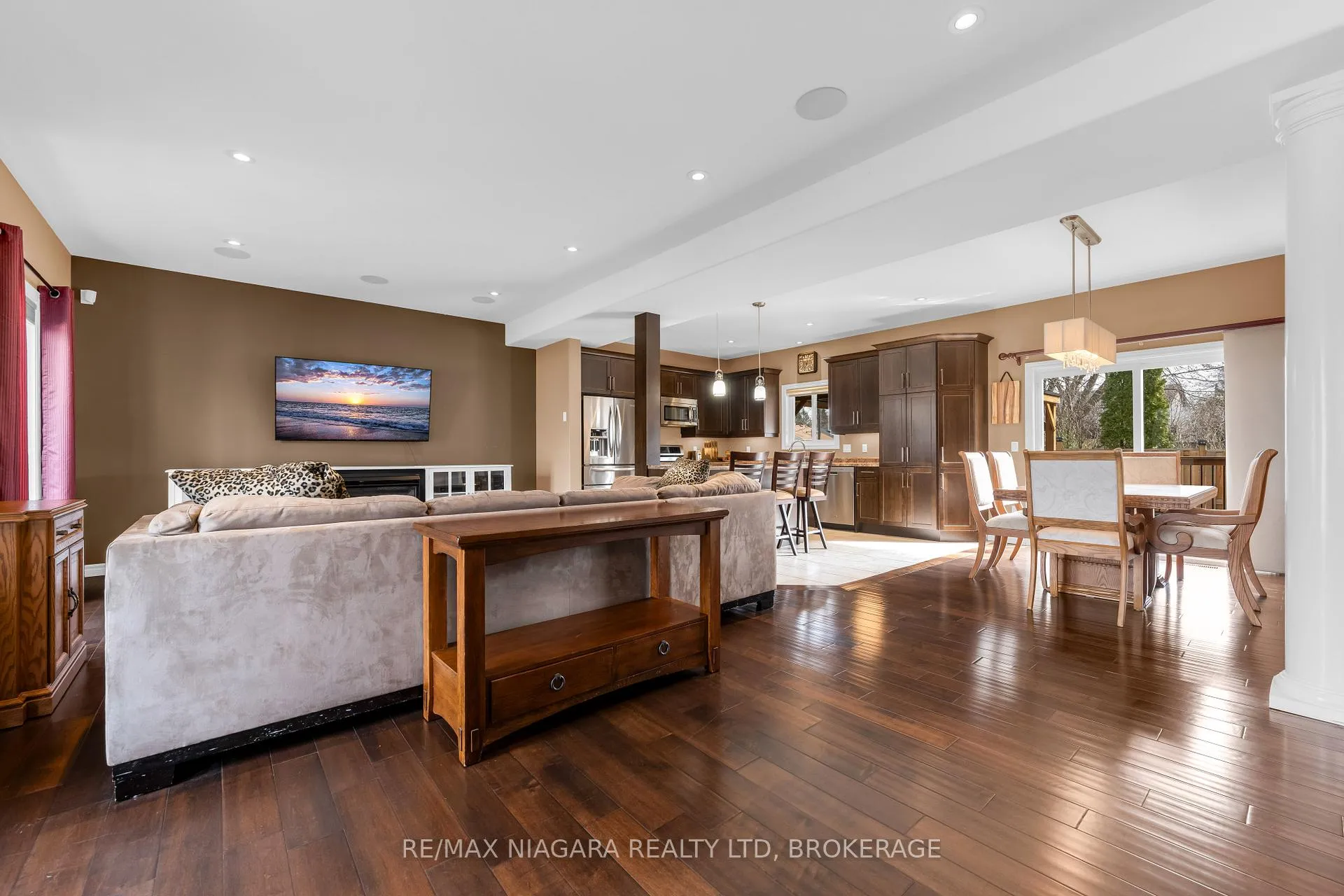 Photo 4 of 4750 Baldwin Avenue, Niagara Falls, Ascot — HOMEH