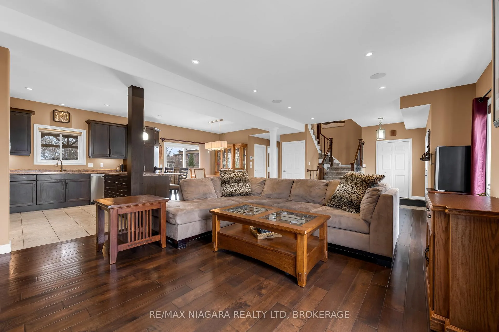 Photo 5 of 4750 Baldwin Avenue, Niagara Falls, Ascot — HOMEH