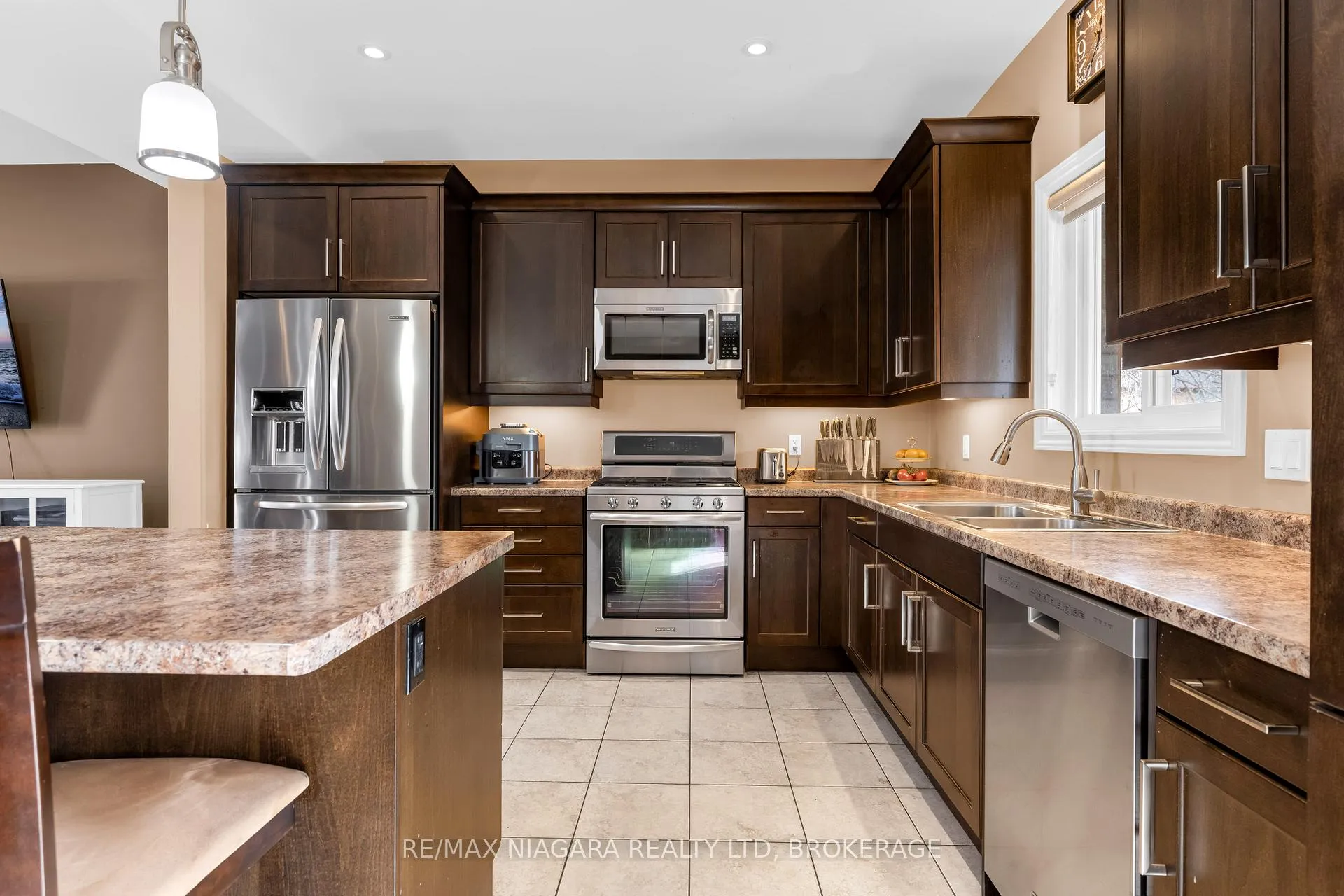 Photo 8 of 4750 Baldwin Avenue, Niagara Falls, Ascot — HOMEH