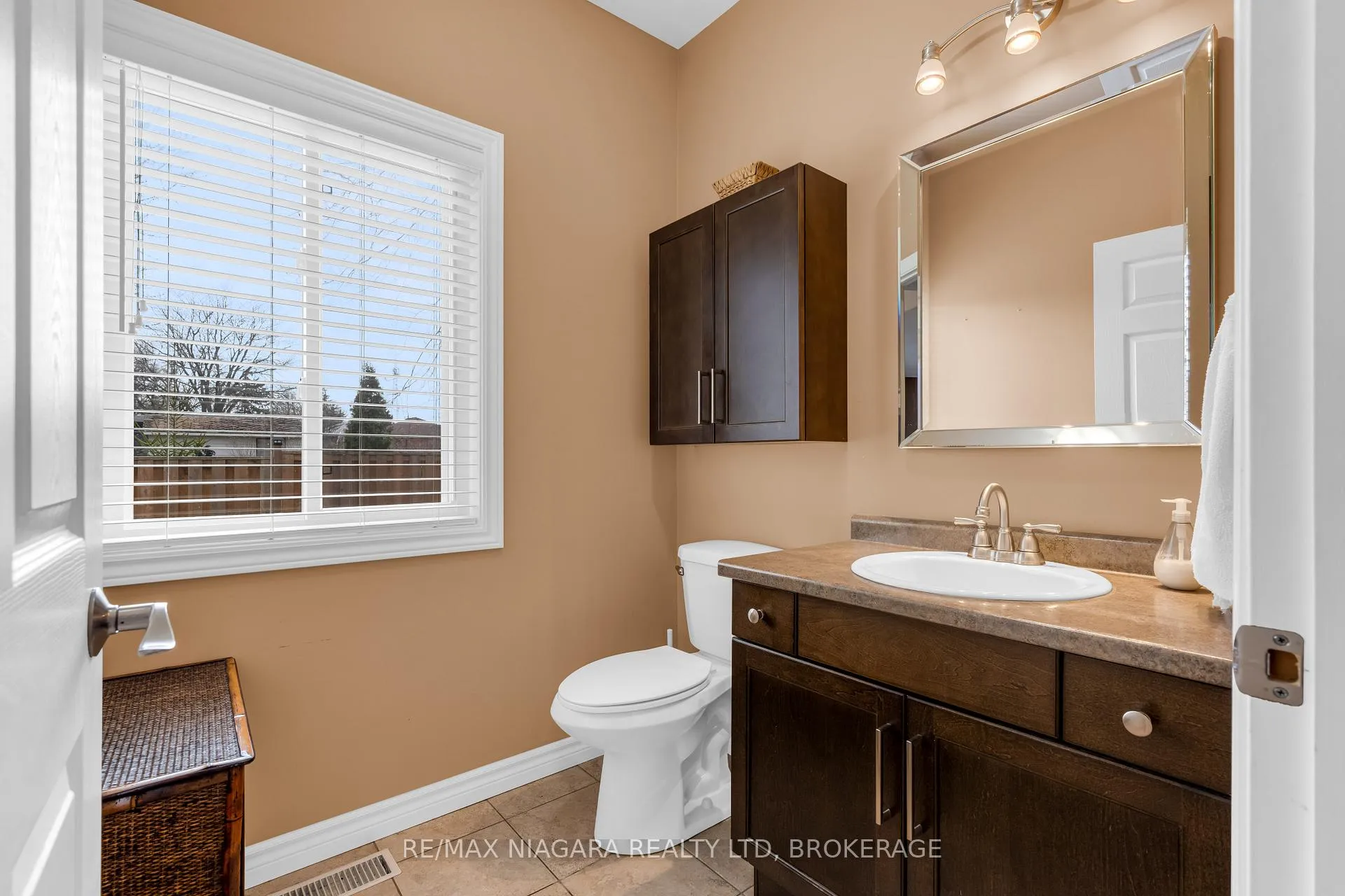 Photo 11 of 4750 Baldwin Avenue, Niagara Falls, Ascot — HOMEH